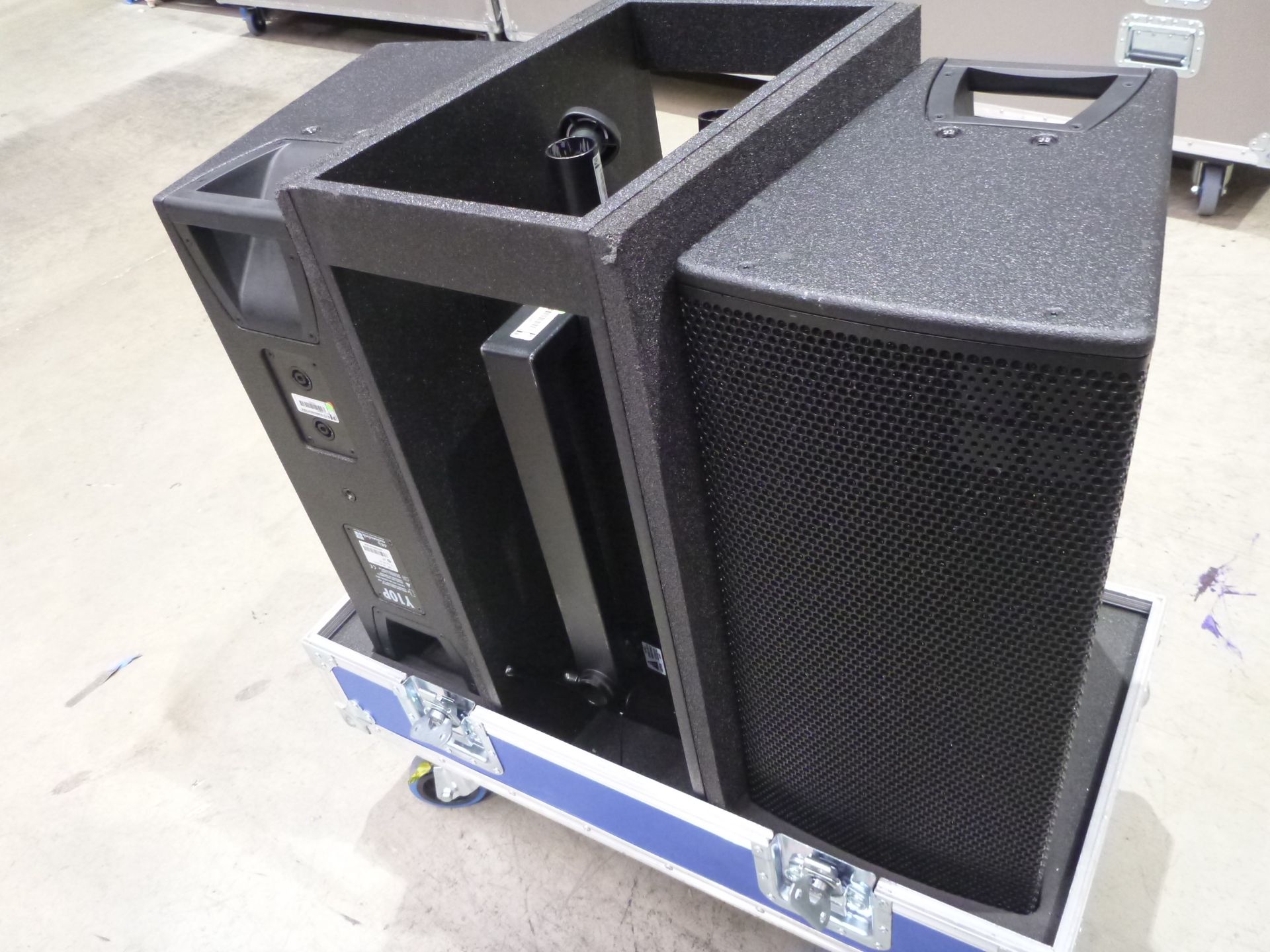 D & B Audiotecknik Y10P Loudspeakers (Pair) In flight case with flying frame, top hat and safety - Image 2 of 7