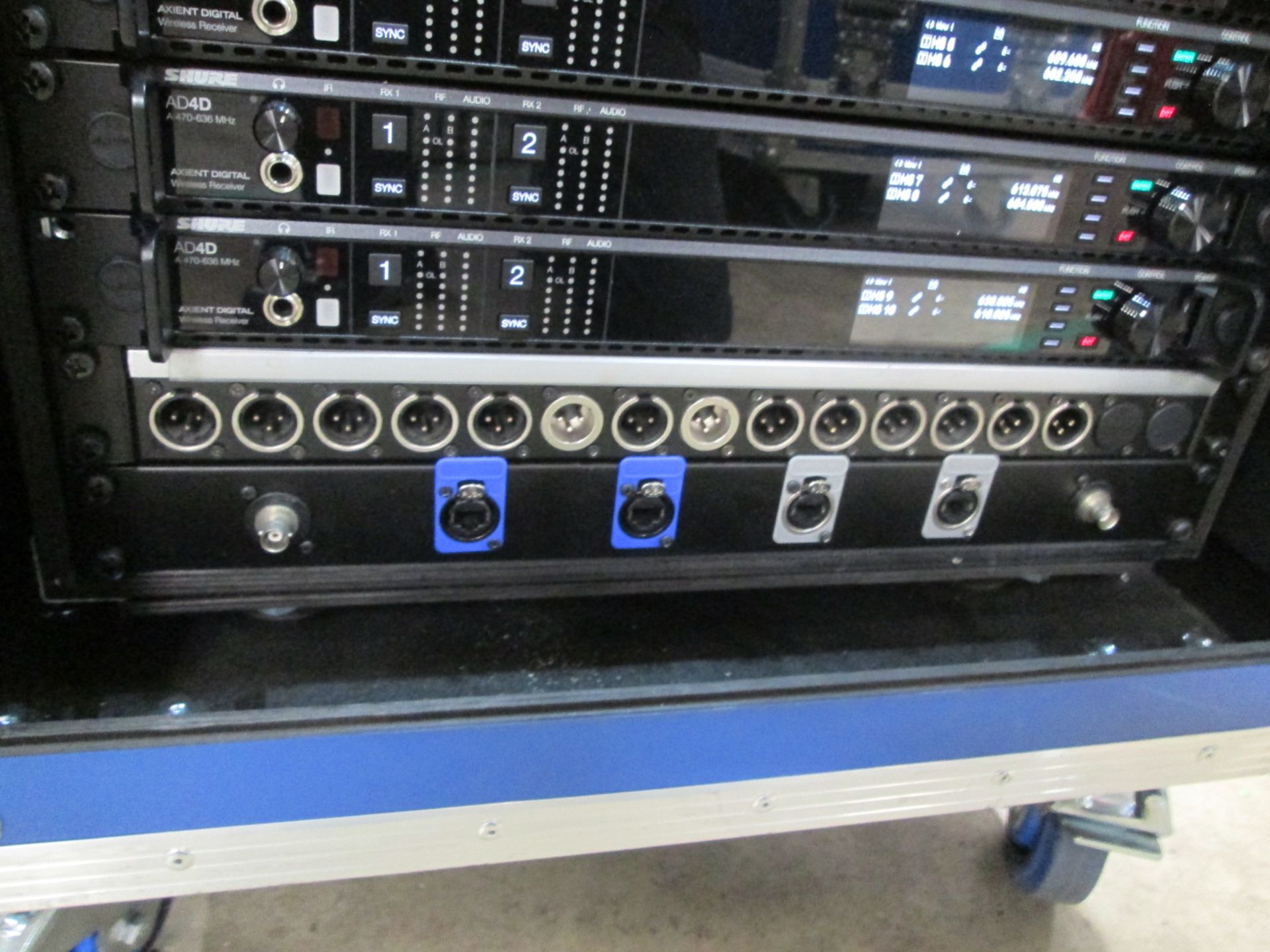 Shure Axiant Digital Radio Rack. To include 5 x AD4D 2 channel digital receivers (470.636 MHz), 4 - Image 5 of 12