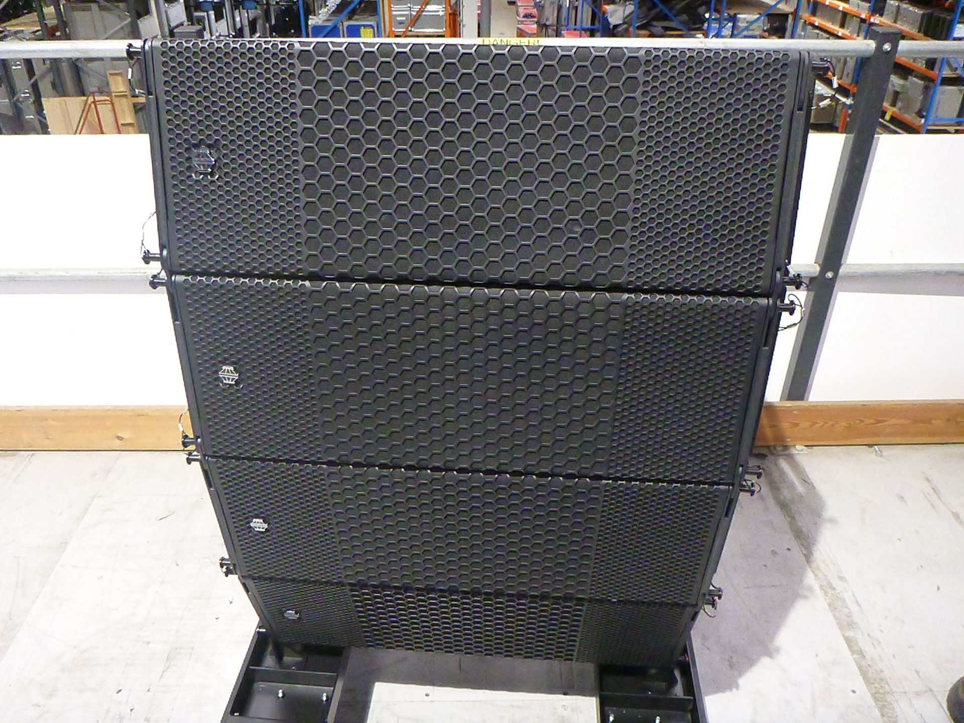 EM Acoustics Halo B Line Array Loudspeakers, Qty 4 (1 x 4) Mounted on mobile frame with padded - Image 2 of 8