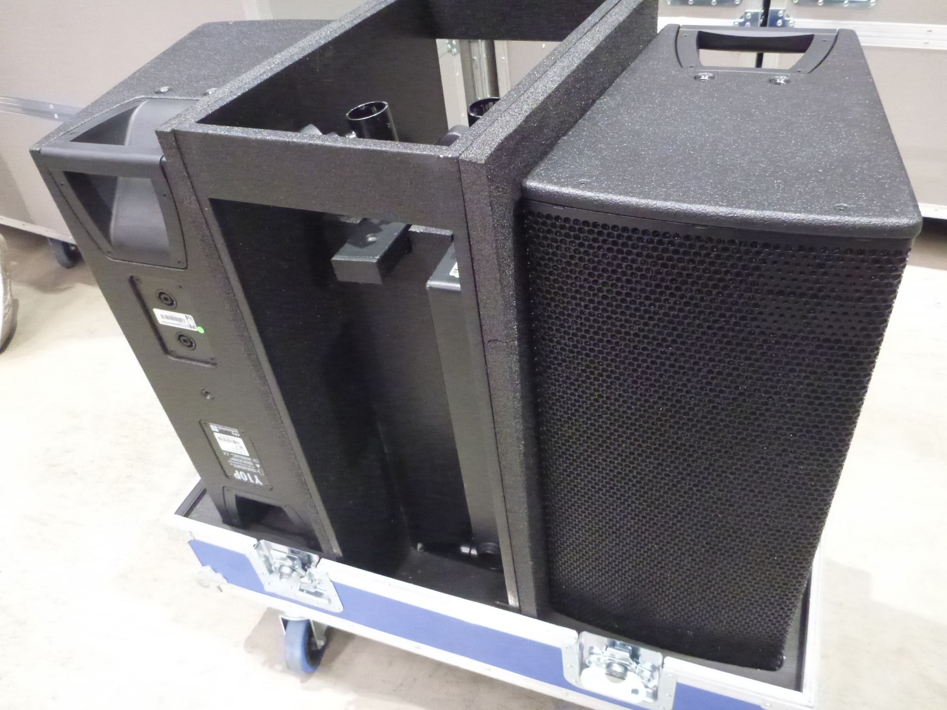 D & B Audiotecknik Y10P Loudspeakers (Pair) In flight case with flying frame, top hat and safety - Image 5 of 8