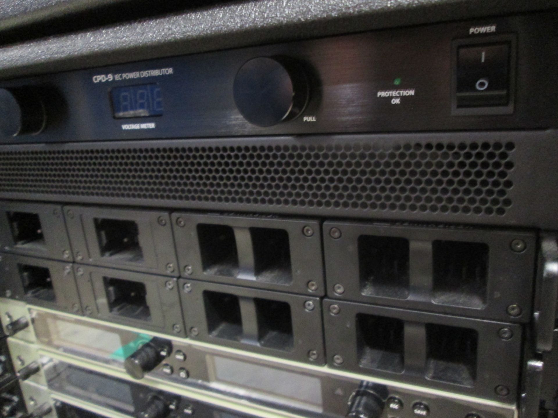Sennheiser EM 6000 Dante Radio Rack. To include 4 x digital 2 channel UHF receivers, 4 x - Image 5 of 15