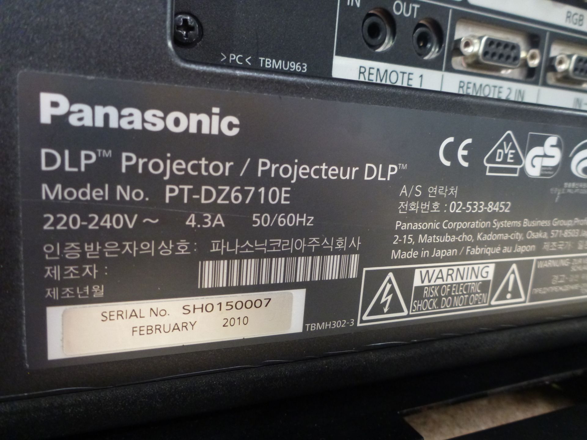 Panasonic Projector, Model PT-DZ6710E, S/N SH0150007, YOM 2010, In flight case with standard 1.3-1. - Image 6 of 13