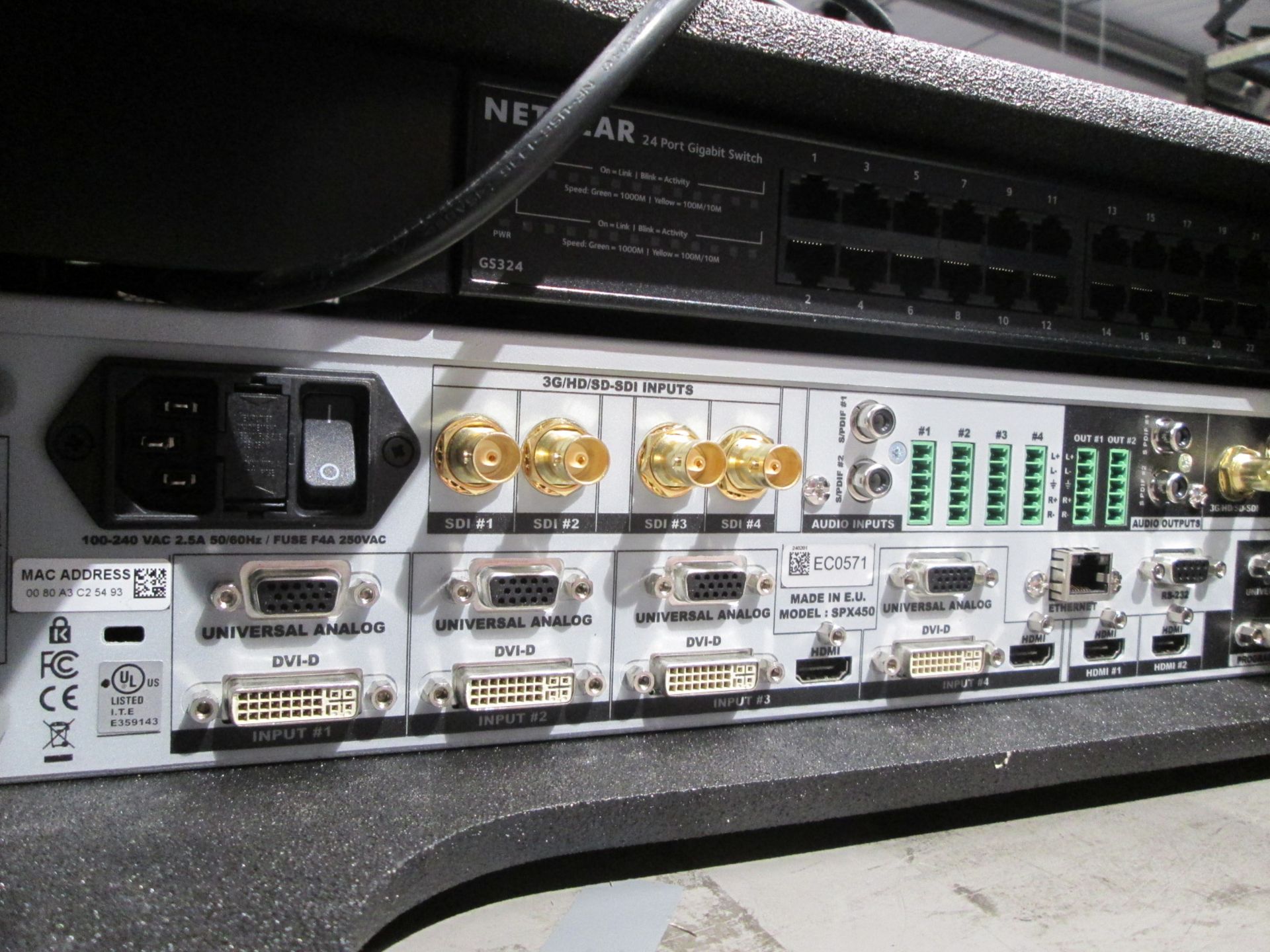 Analog Way Saphyr SPX450 Switcher with 2 x Dell 24" monitors and Netgear 24 port gigabit switch. - Image 6 of 10