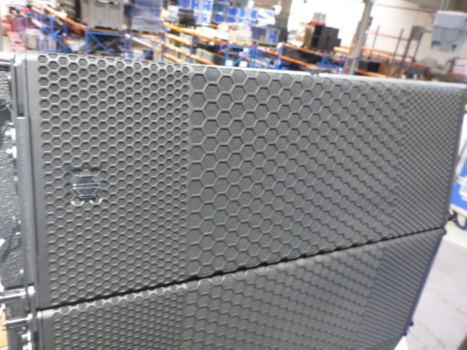 EM Acoustics Halo B Line Array Loudspeakers, Qty 4 (1 x 4) Mounted on mobile frame with padded - Image 3 of 8