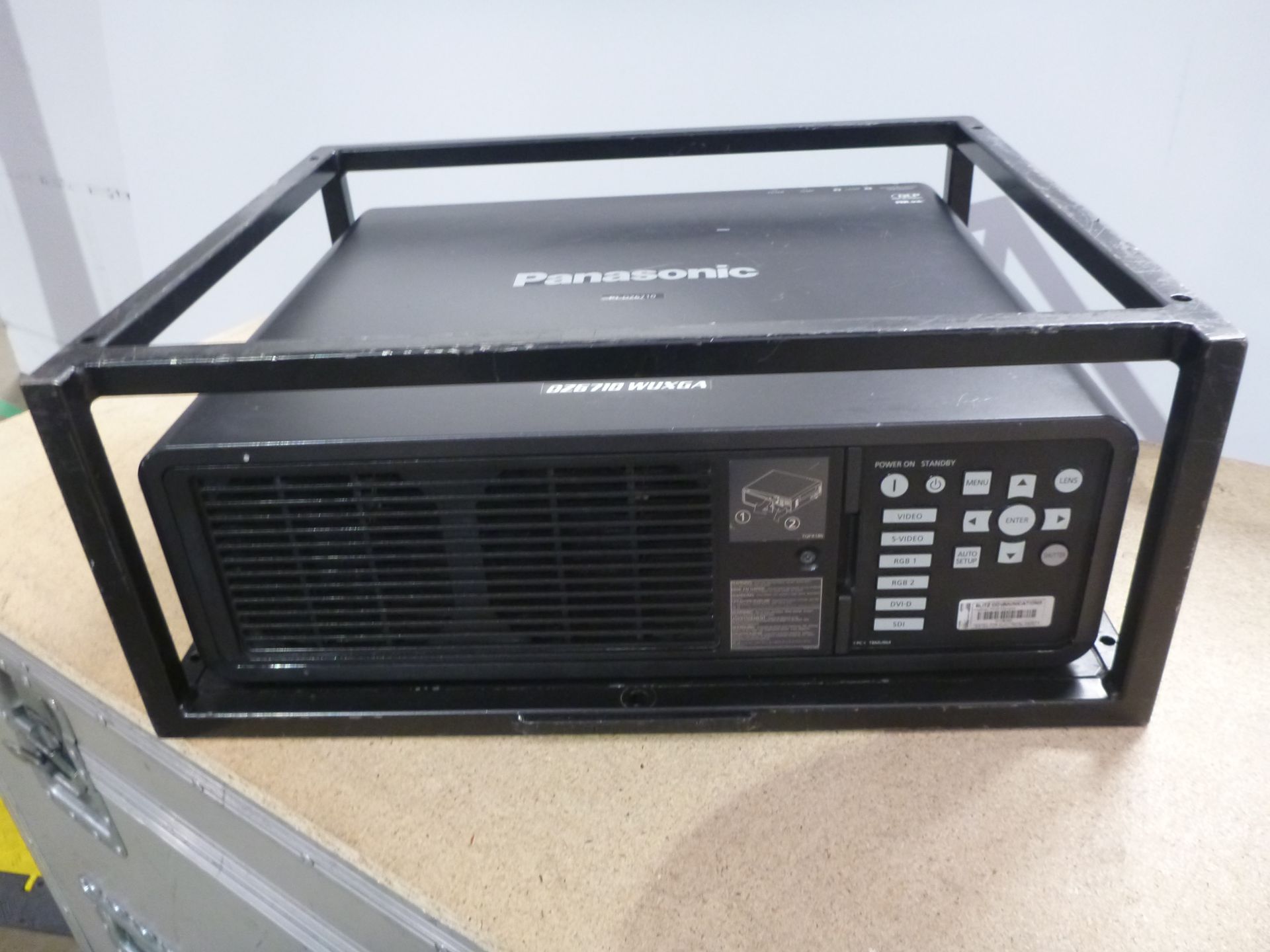 Panasonic Projector, Model PT-DZ6710E, S/N SH0150015, YOM 2010, In flight case with standard 1.3-1. - Image 3 of 13