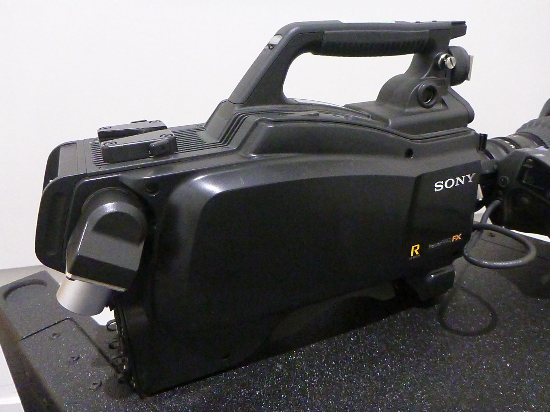 Sony HD Colour Broadcast Camera, Model HSC100R, S/N 402248, YOM 2016, Camera includes Canon HDTV - Image 7 of 25