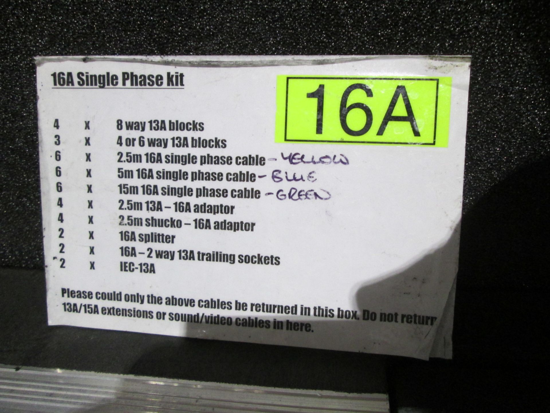 16Amp Single Phase Kit, to include 4 x 8 way blocks, 3 x 4 or 6 way 13A blocks, 6 x 2.5 metre 16A - Image 4 of 5