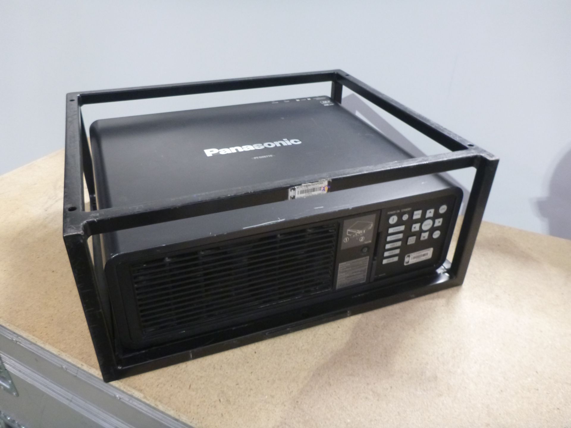 Panasonic Projector, Model PT-DZ6710E, S/N SH0150012, YOM 2010, In flight case with standard 1.3-1. - Image 3 of 13