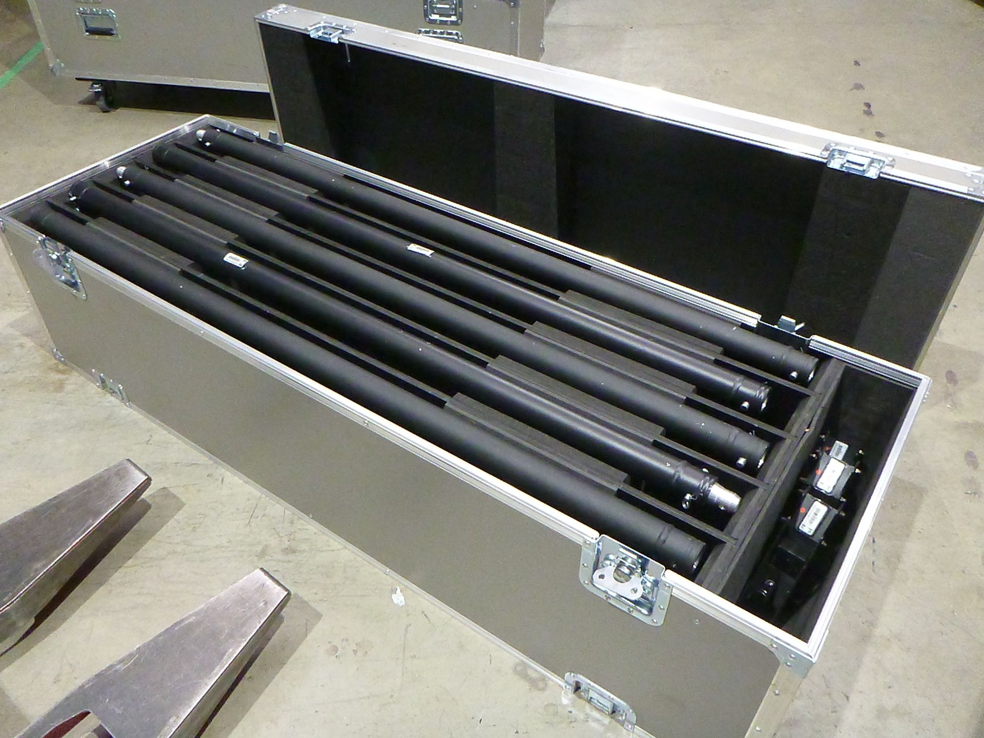 DigiLED X-Tek 2600i Ground Support Uprights 1500 mm triple panel, Qty 10 including couplers, In