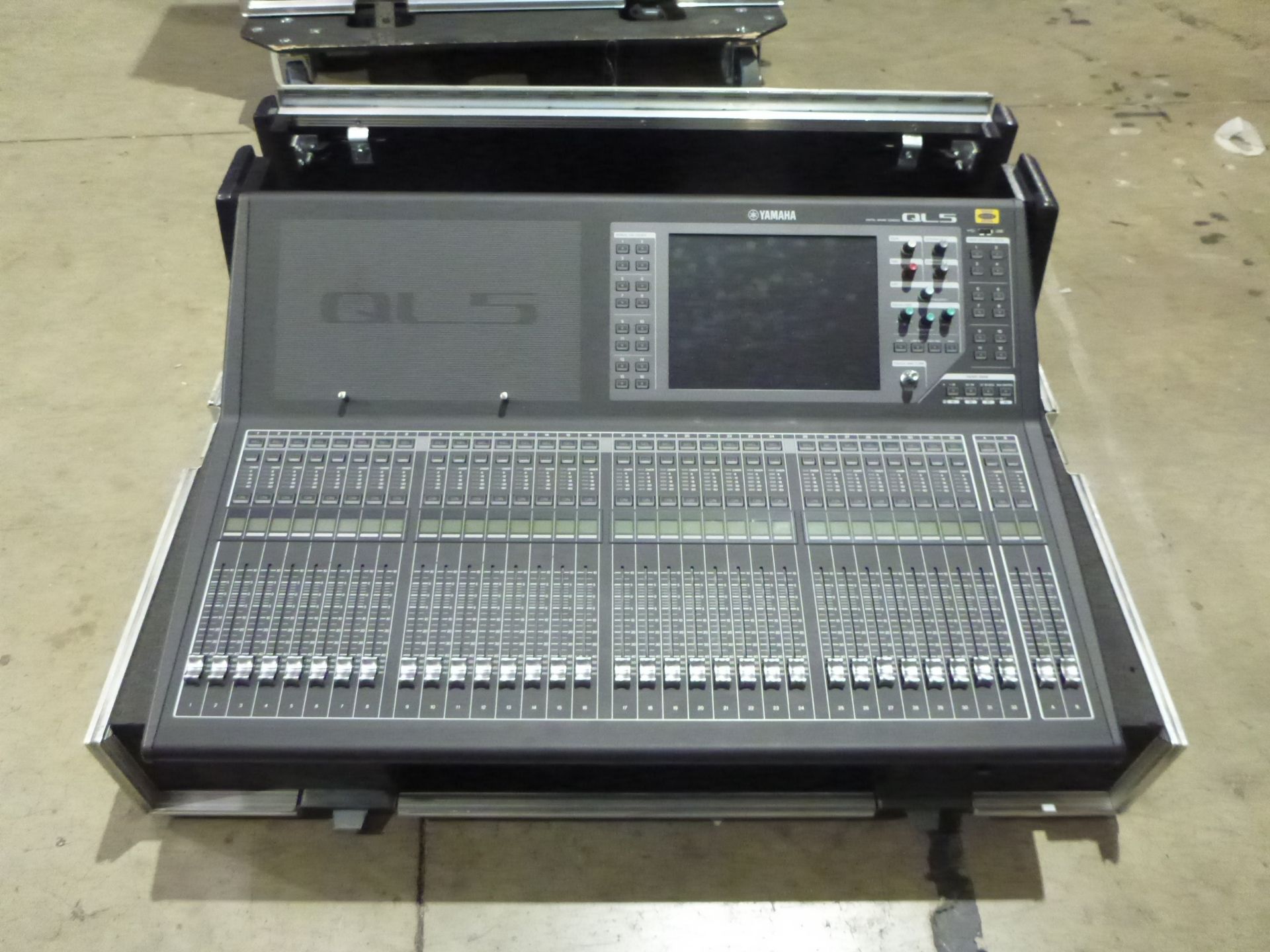 Yamaha QL5 Digital Audio Mixing Desk, S/N C121EAYL01051, In flight case