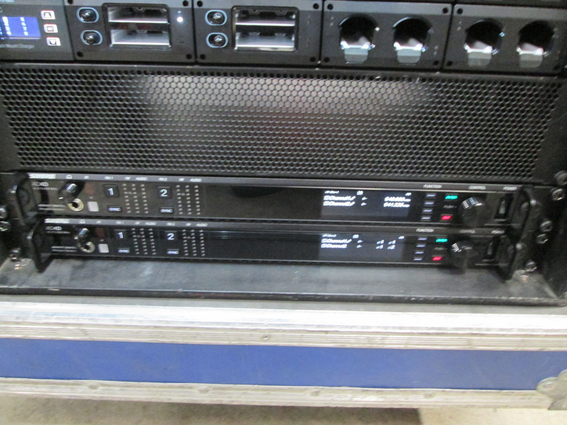 Shure Axiant Digital Radio Rack. To include 2 x AD4D 2 channel digital receivers (470.636 MHz), 4 - Image 7 of 14
