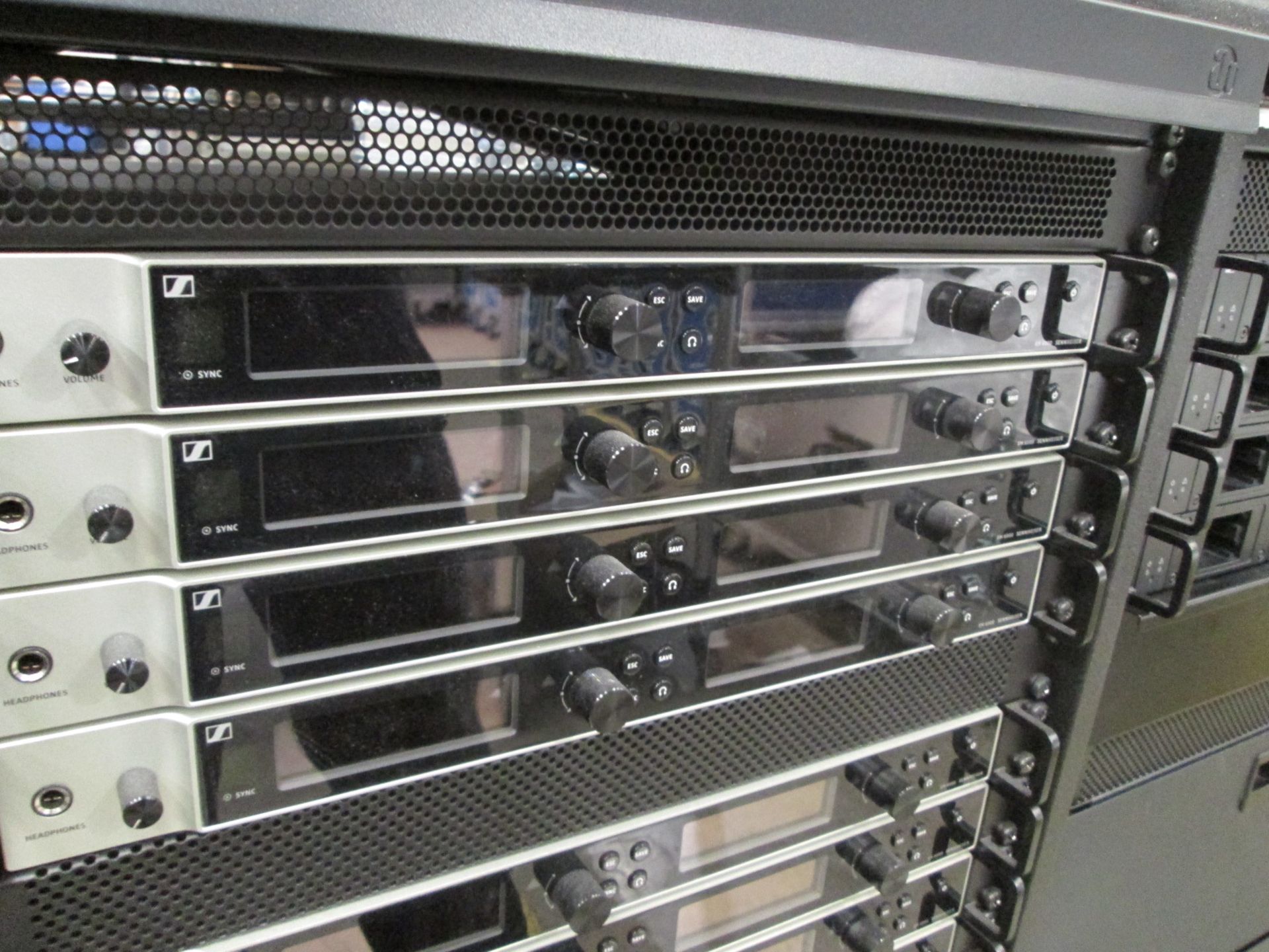 Sennheiser EM 6000 Dante Radio Rack. To include 16 x digital 2 channel UHF receivers, 4 x 4 way belt - Image 3 of 16
