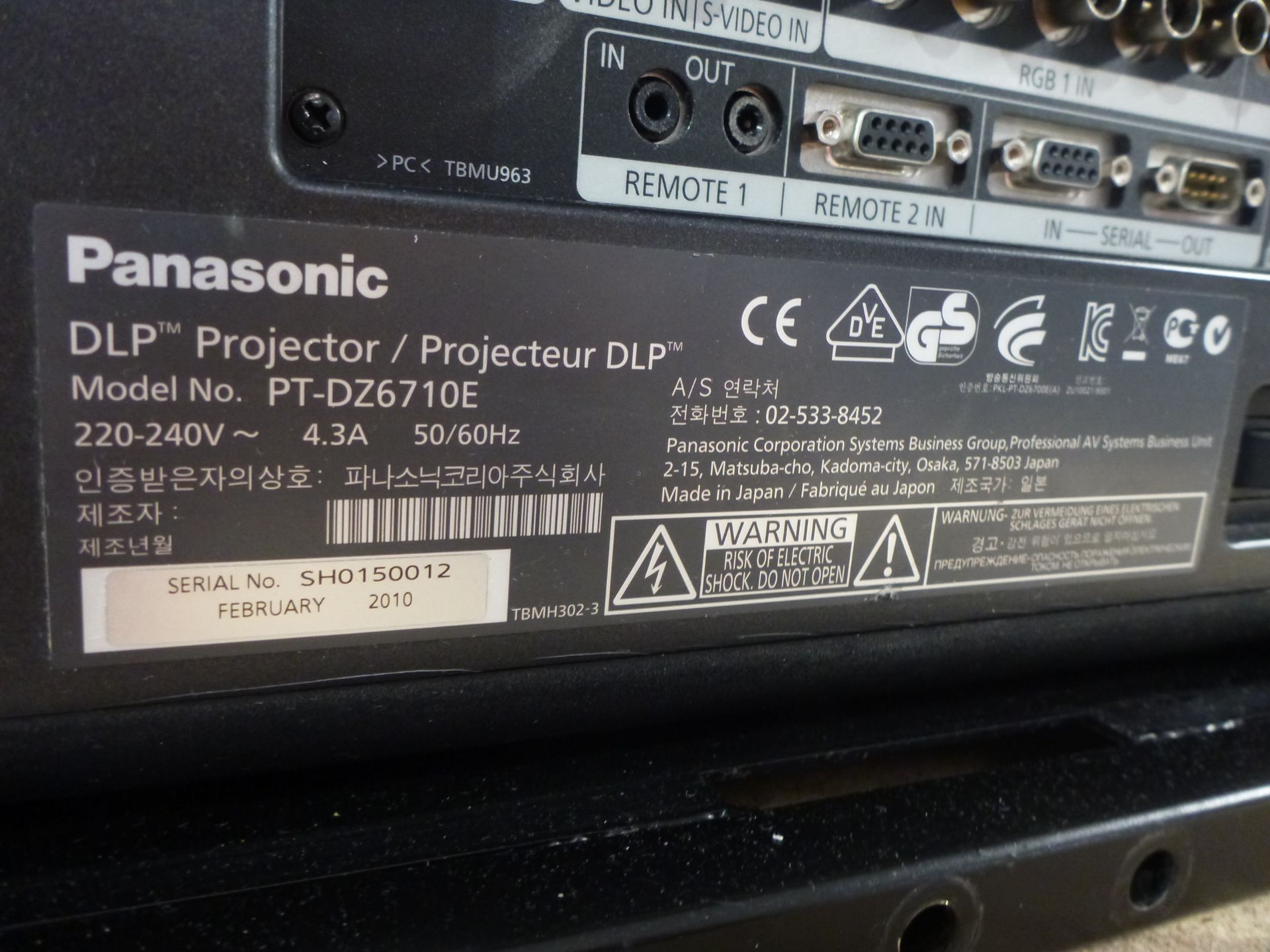 Panasonic Projector, Model PT-DZ6710E, S/N SH0150012, YOM 2010, In flight case with standard 1.3-1. - Image 6 of 13