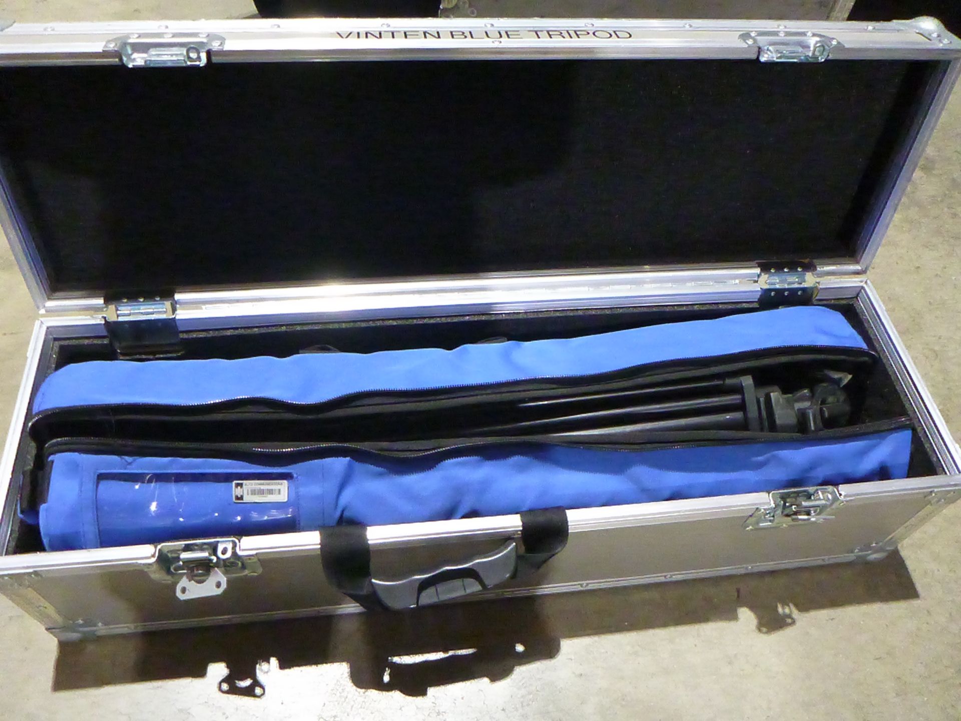 Vinton Camera Tripod, Model Vision Blue, In carry and flight case - Image 3 of 4