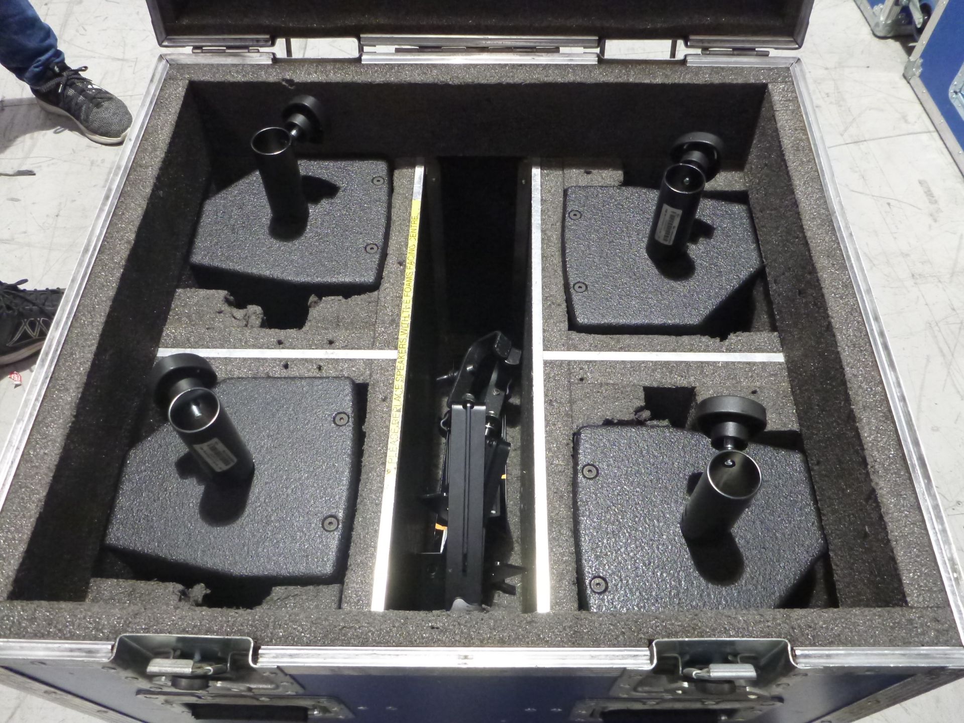 EM Acoustics EMS-61 Loundspeakers (Qty 4) In flight case with top hat, flying frame and safety - Image 8 of 10