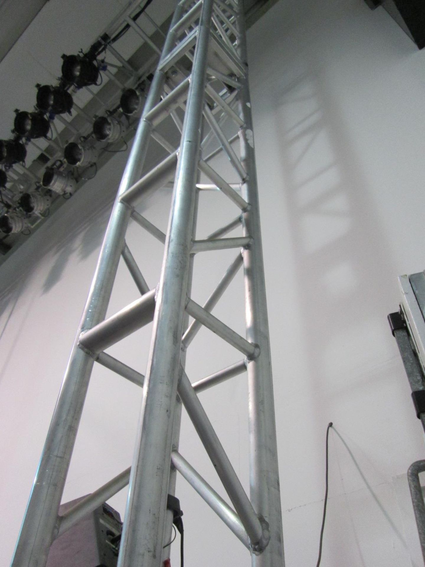 Lighting Room Set Up Lifting Rig, Central twin lifting hoist, 4 x corner main frame lifting - Image 10 of 11