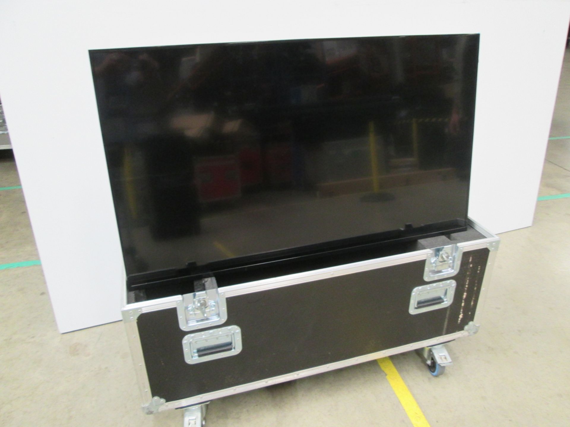 Samsung 48" Colour Monitor, Model DB48E, S/N 07R0HSLH100680M, YOM 2016, Includes flight case,