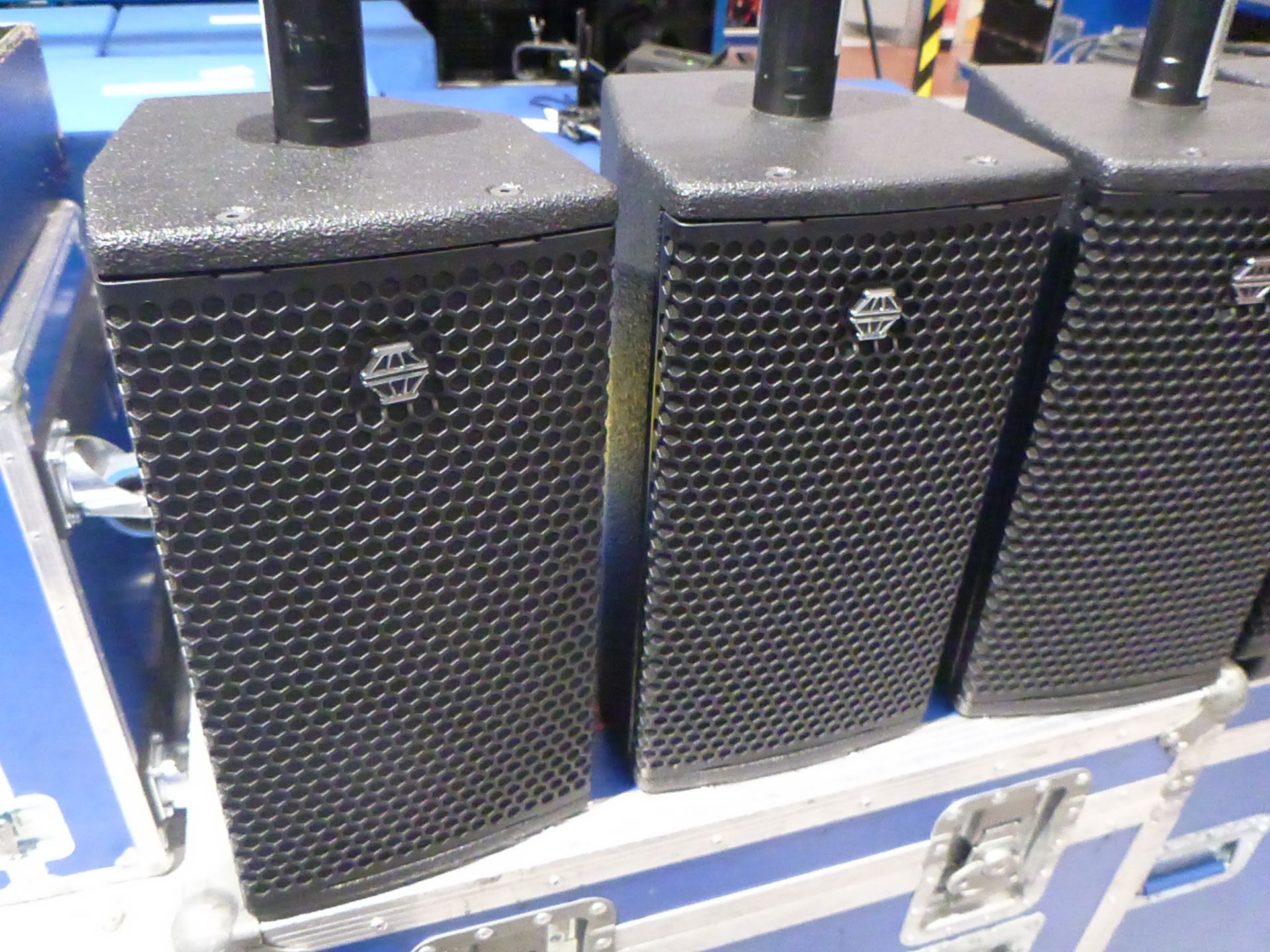 EM Acoustics EMS-61 Loundspeakers (Qty 4) In flight case with top hat, flying frame and safety - Image 2 of 10