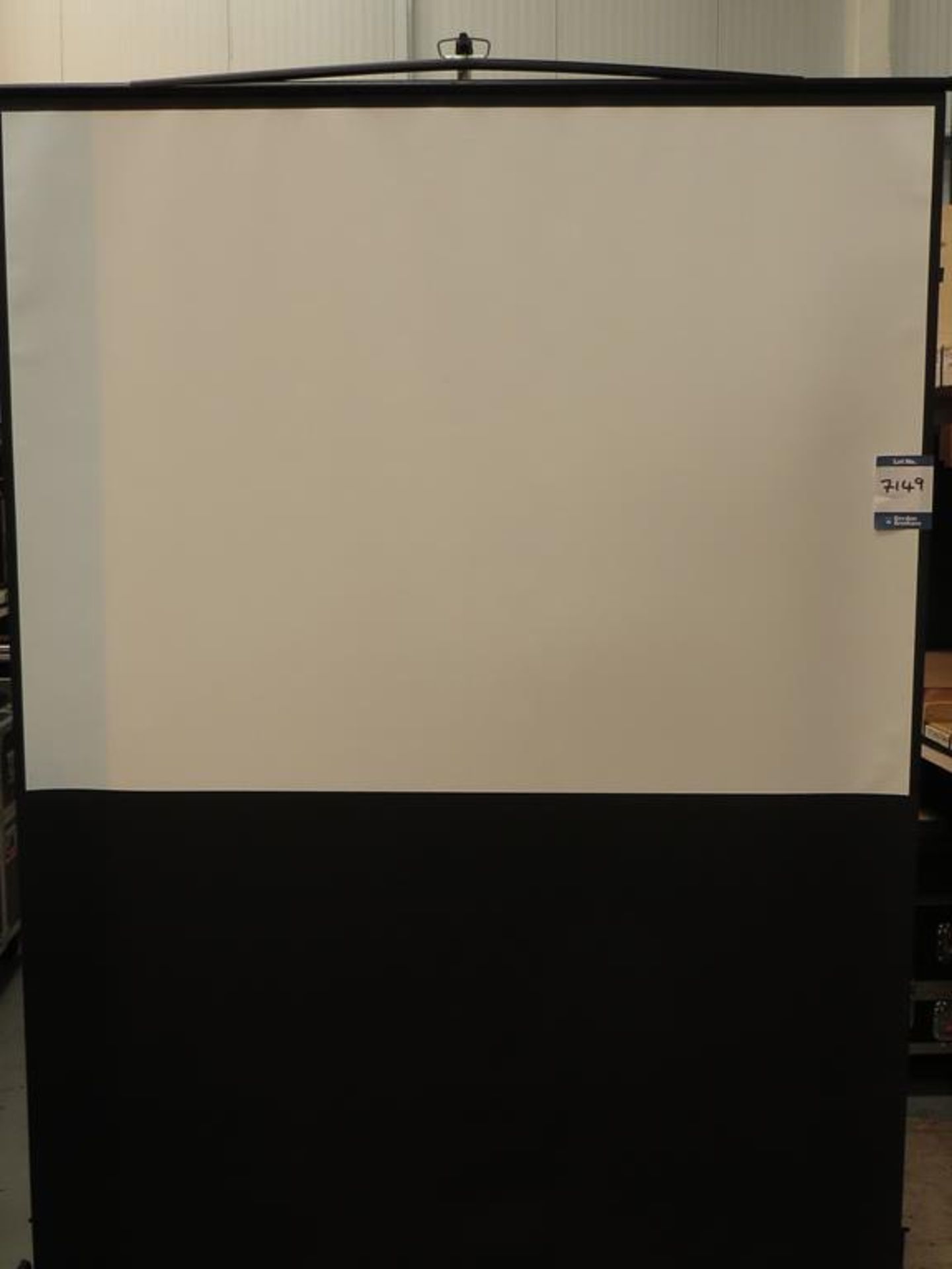 Draper, Traveller 1660 x 1120 pull up screen in carry case: Unit C Moorside, 40 Dava Street, Glasgow