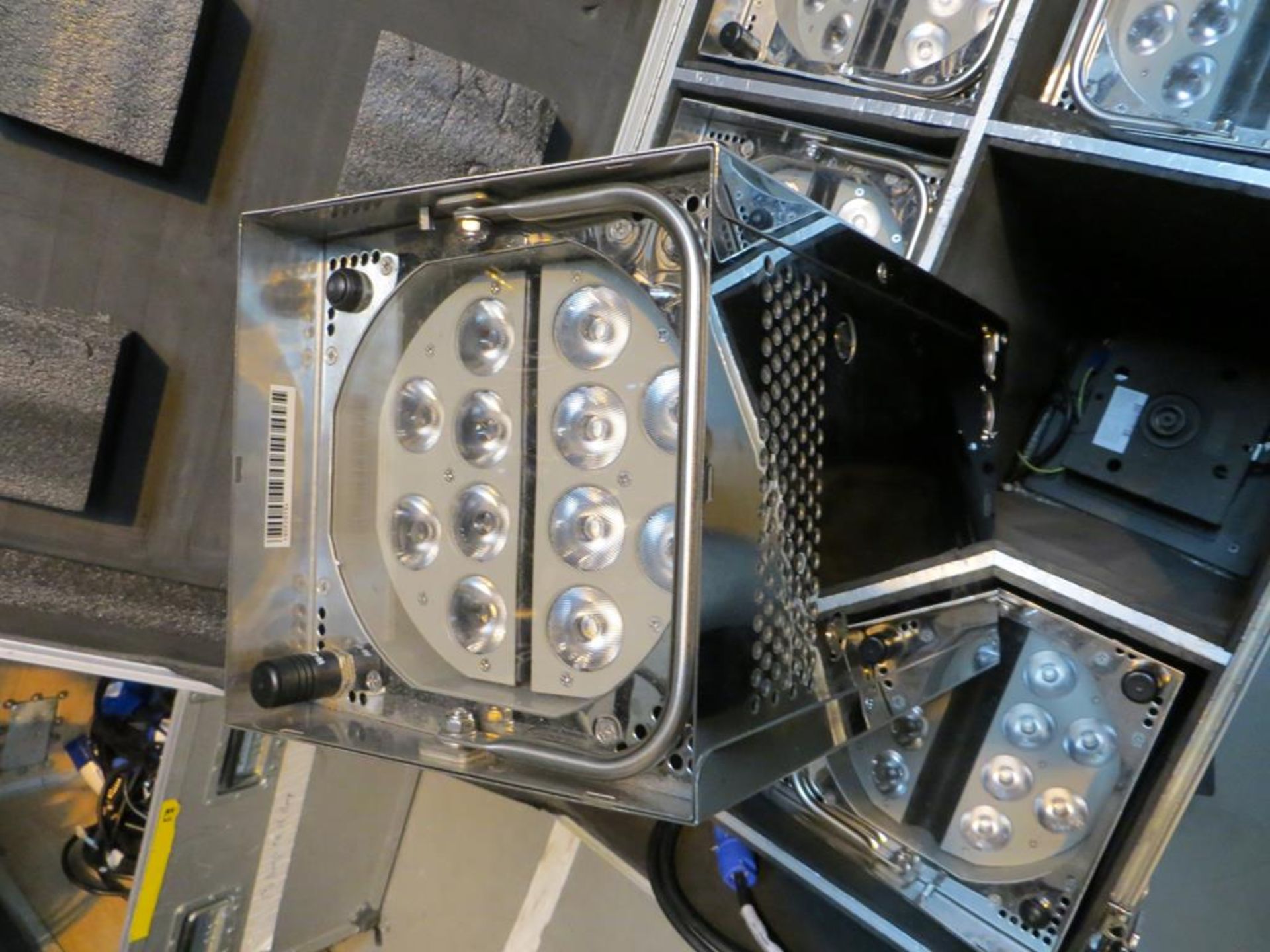 6x No. Chauvet, Well 2.0 battery LED wireless DMX in powered transit case: Unit C Moorside, 40 - Image 2 of 4