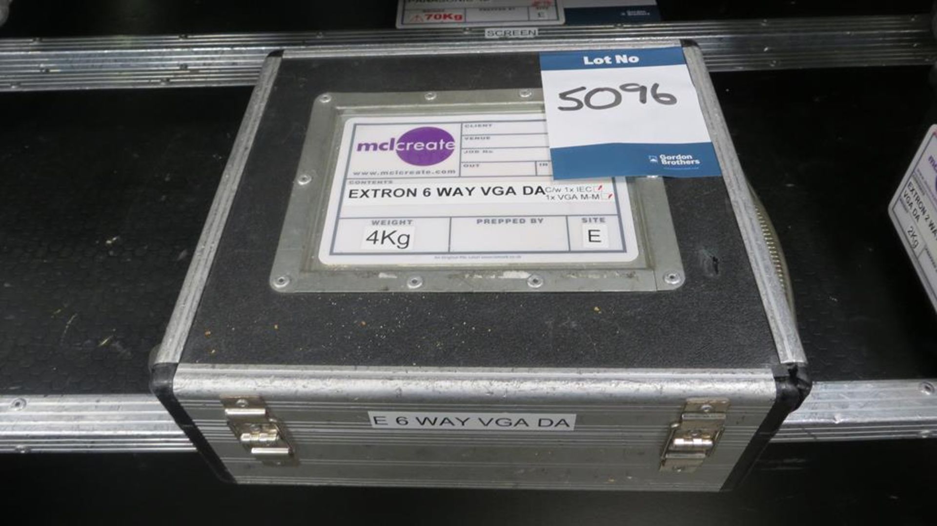 Extron, VGA distribution amplifier in transit case - Image 3 of 3