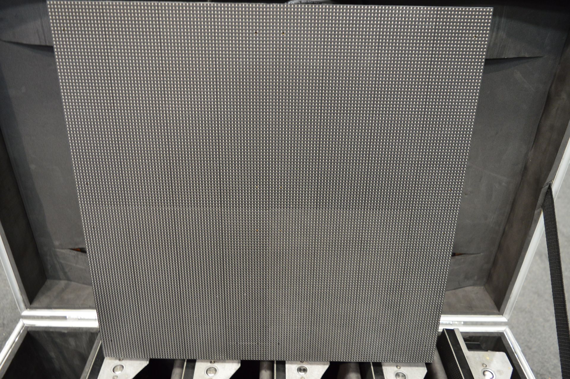 6x No. DigiLED 3.9mm LED panels, Model HRi3900, si