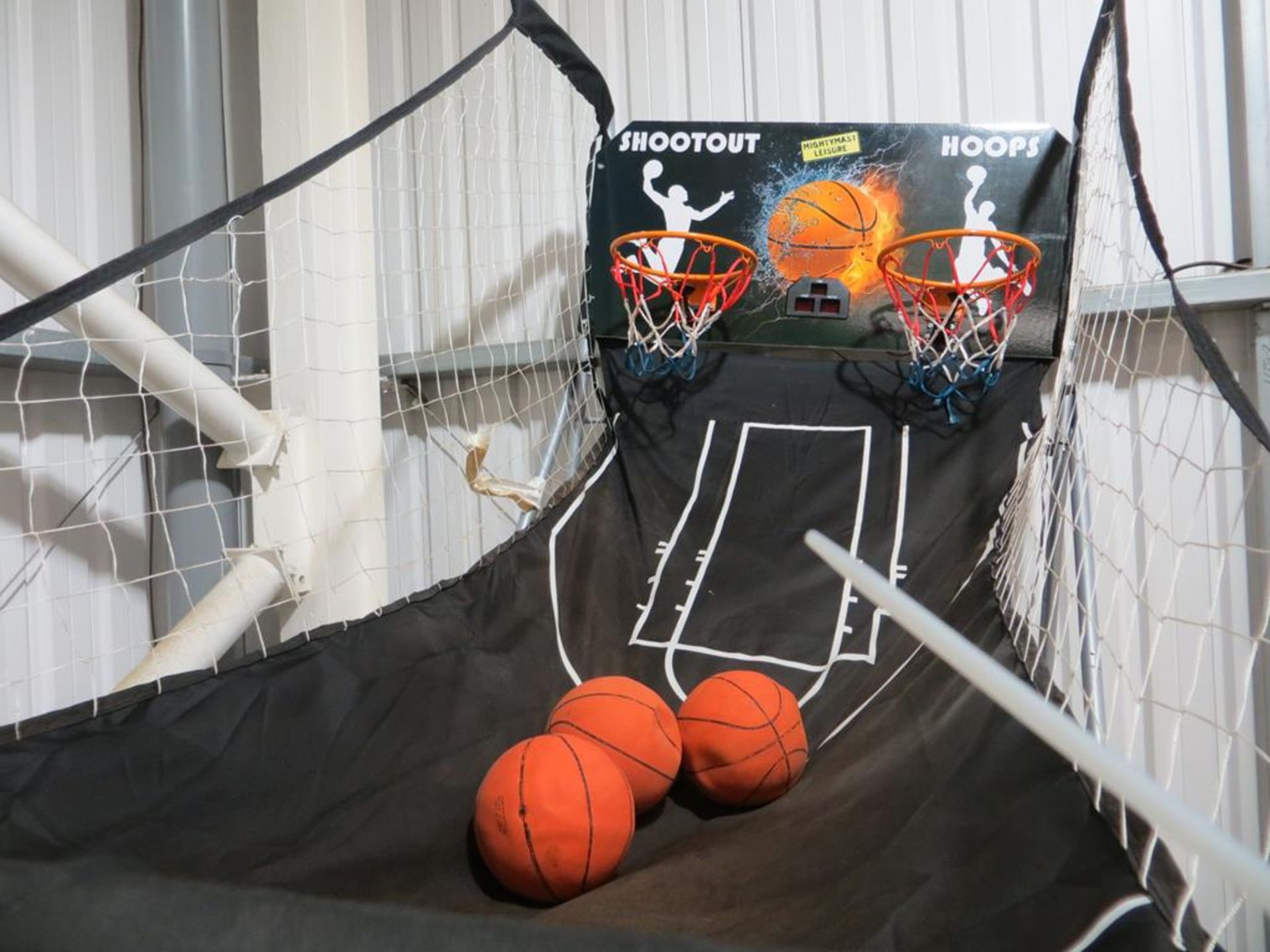 Shootout hoop electronic folding basketball game with 3 No basketballs : Unit 500, Eckersall Road,