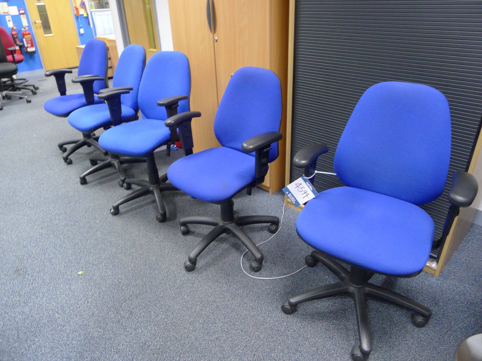 5x Blue Cloth Upholstered Swivel Chairs: Unit 500,