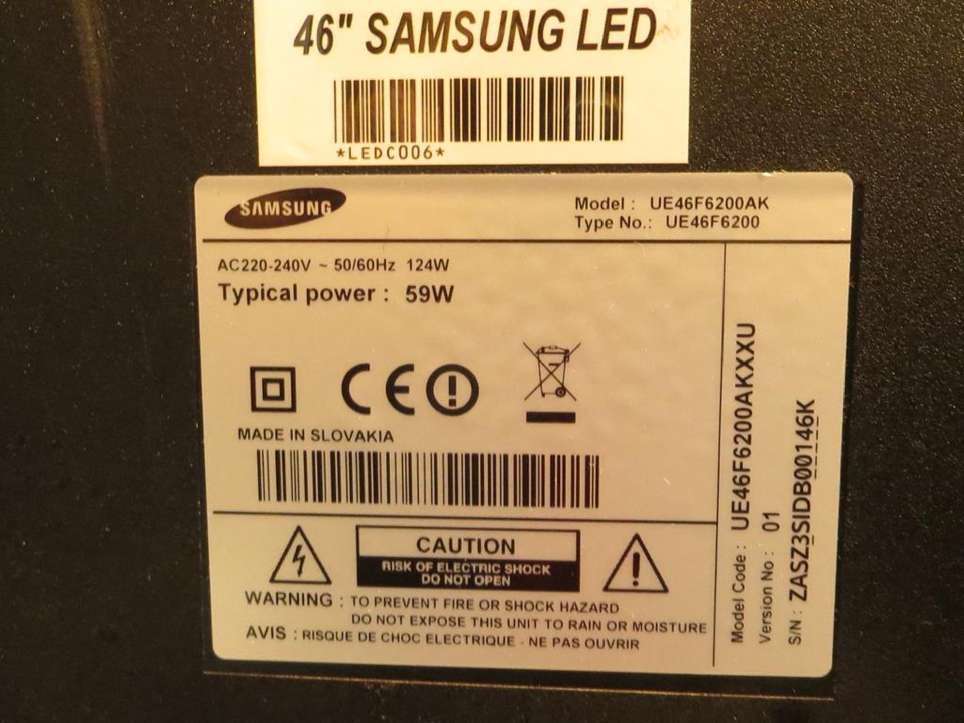 Samsung, 46" LED monitor, Model VE46F6200AM with remote control and Unicol mount in transit case: - Image 3 of 3