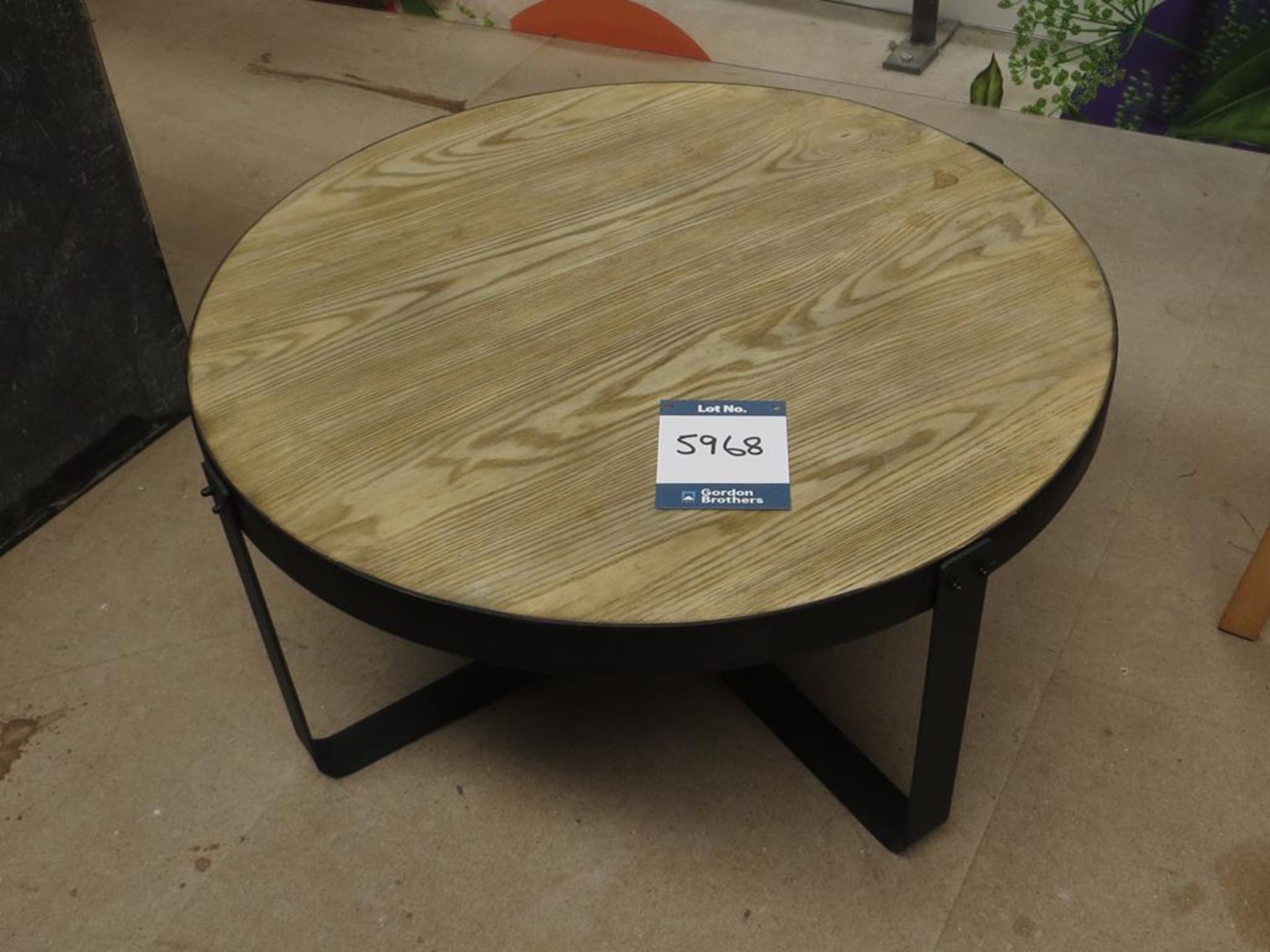 4x No. round coffee table, black steel/wood: MCL C
