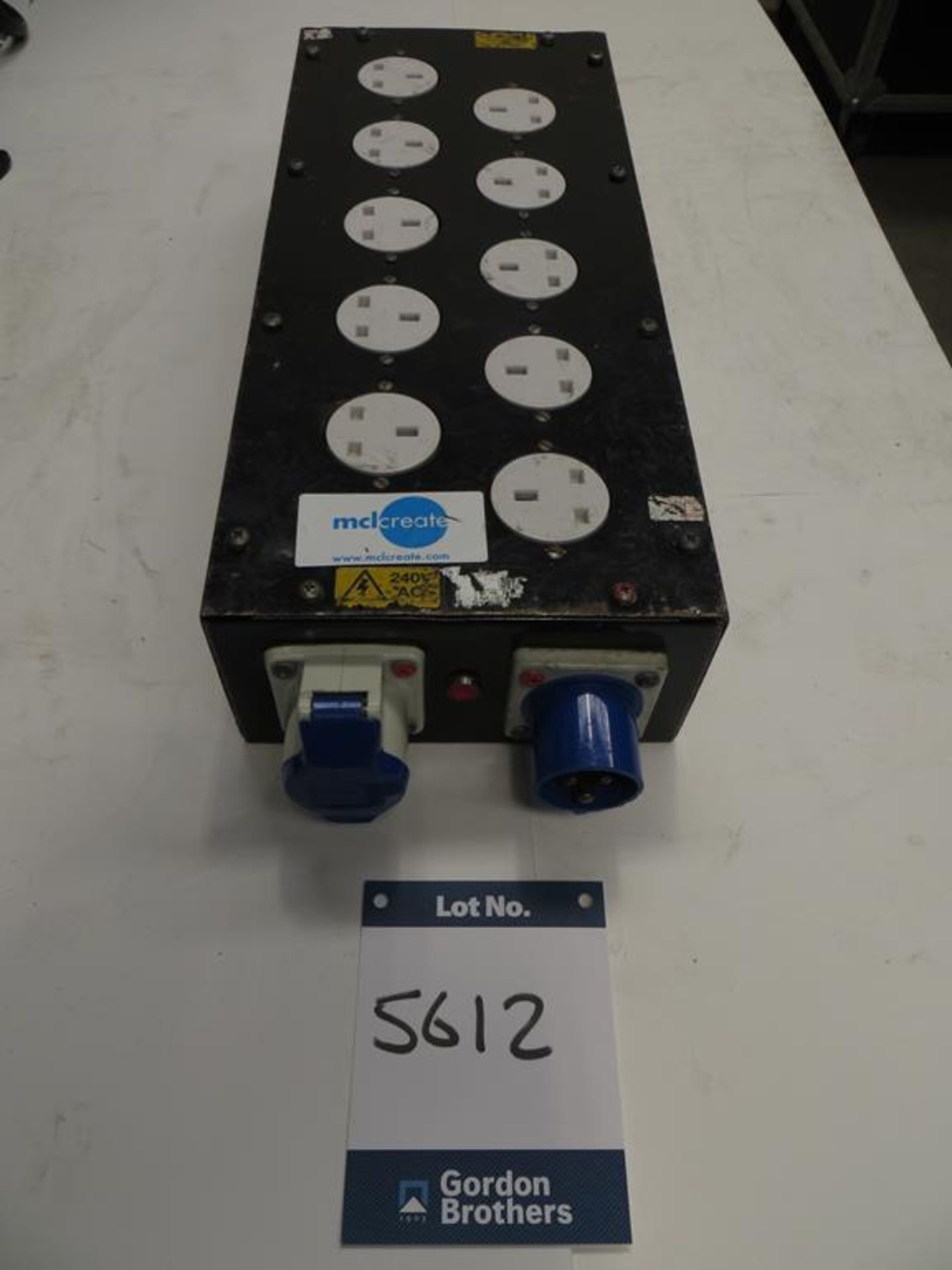 Ten way, 13 amp distribution unit with 16 amp loop - Image 2 of 2