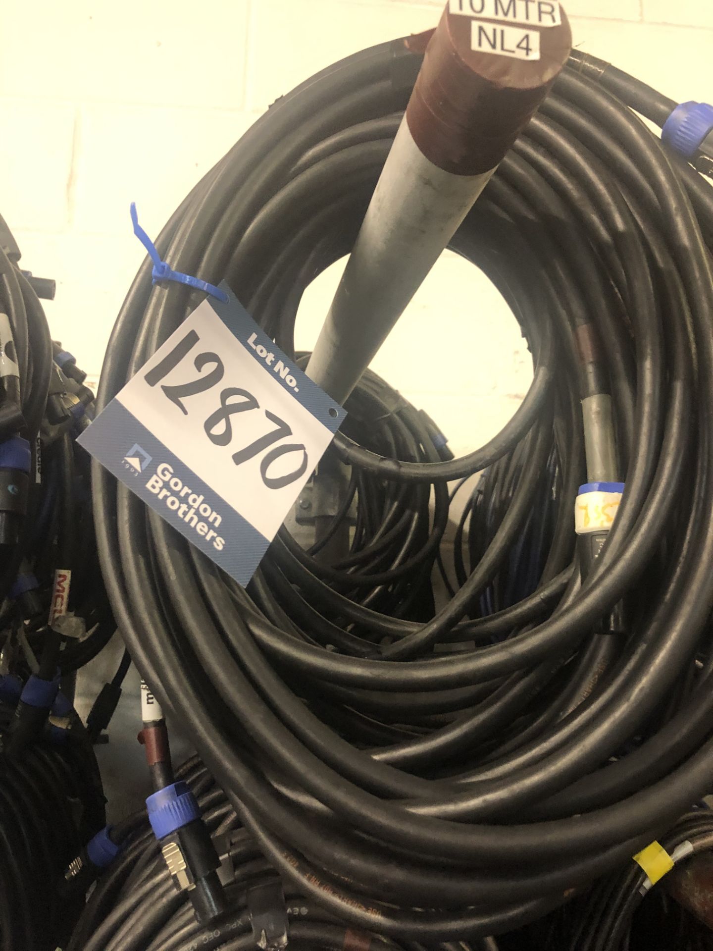 5x No. 10m NL4 cables