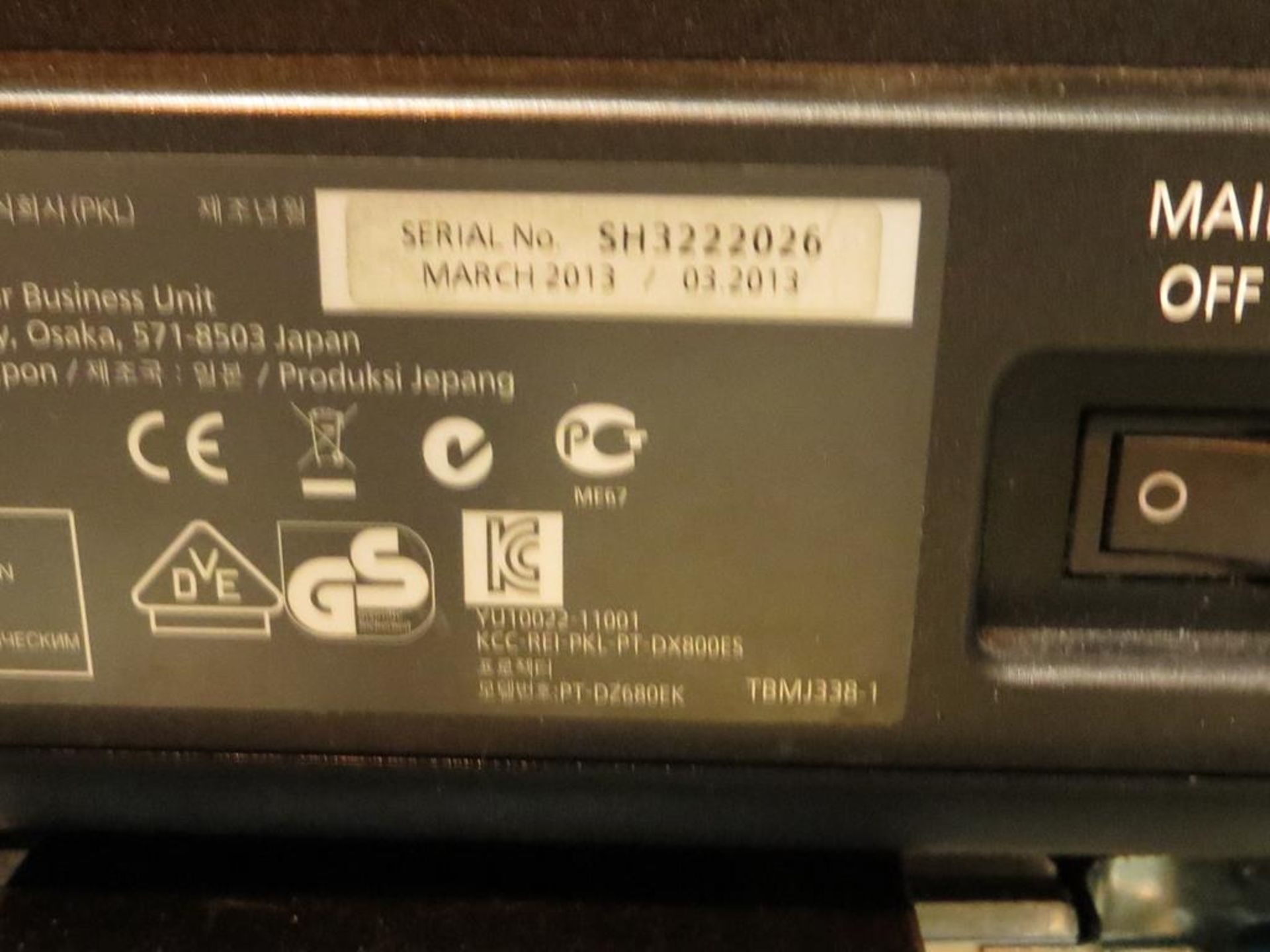 Panasonic, 6k projector Model DZ680, Serial No. 3222026 (2013) Lamp 1, 355 hours, Lamp 2 Hours 355 - Image 3 of 6