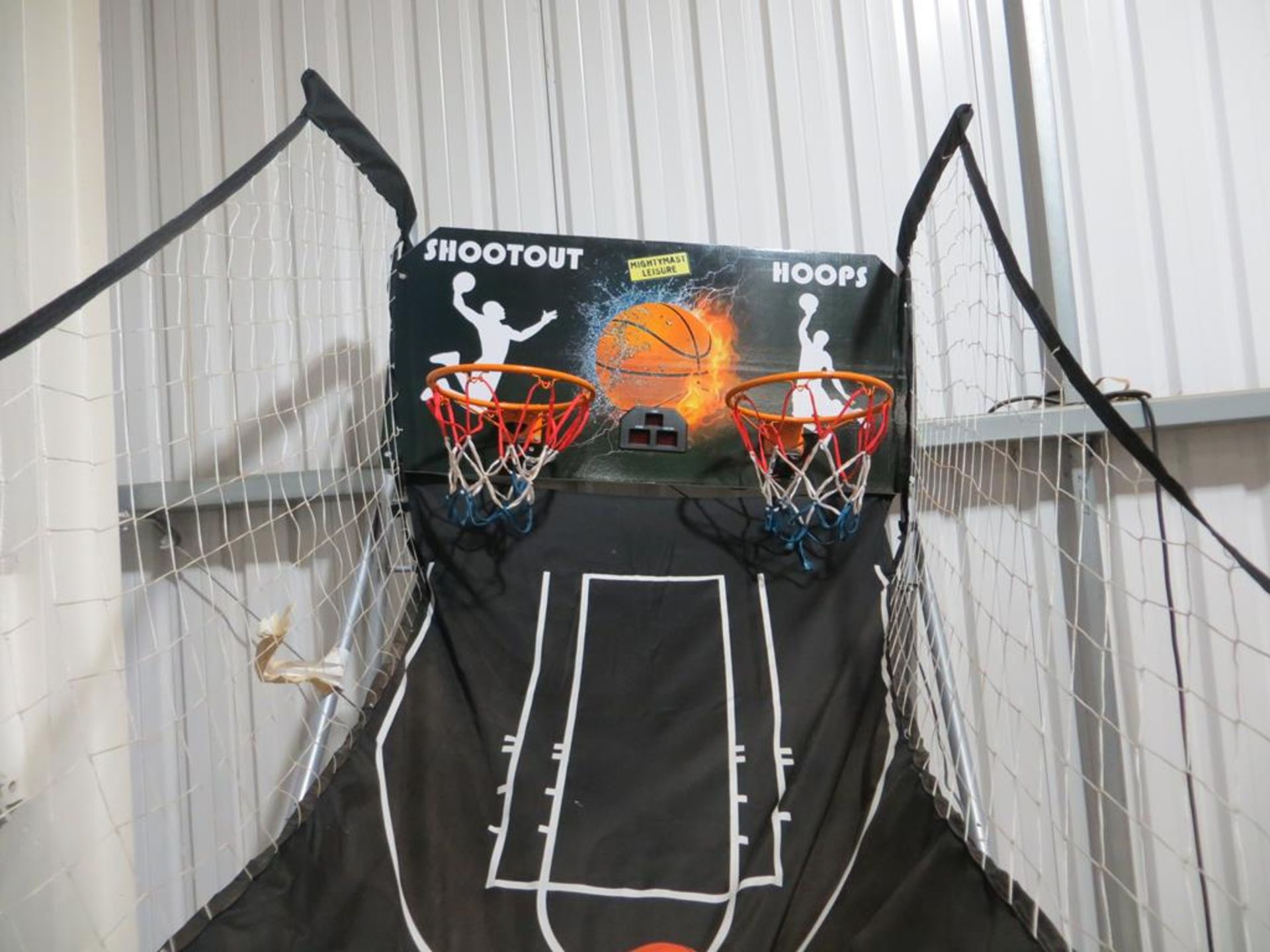 Shootout hoop electronic folding basketball game with 3 No basketballs : Unit 500, Eckersall Road, - Bild 2 aus 4