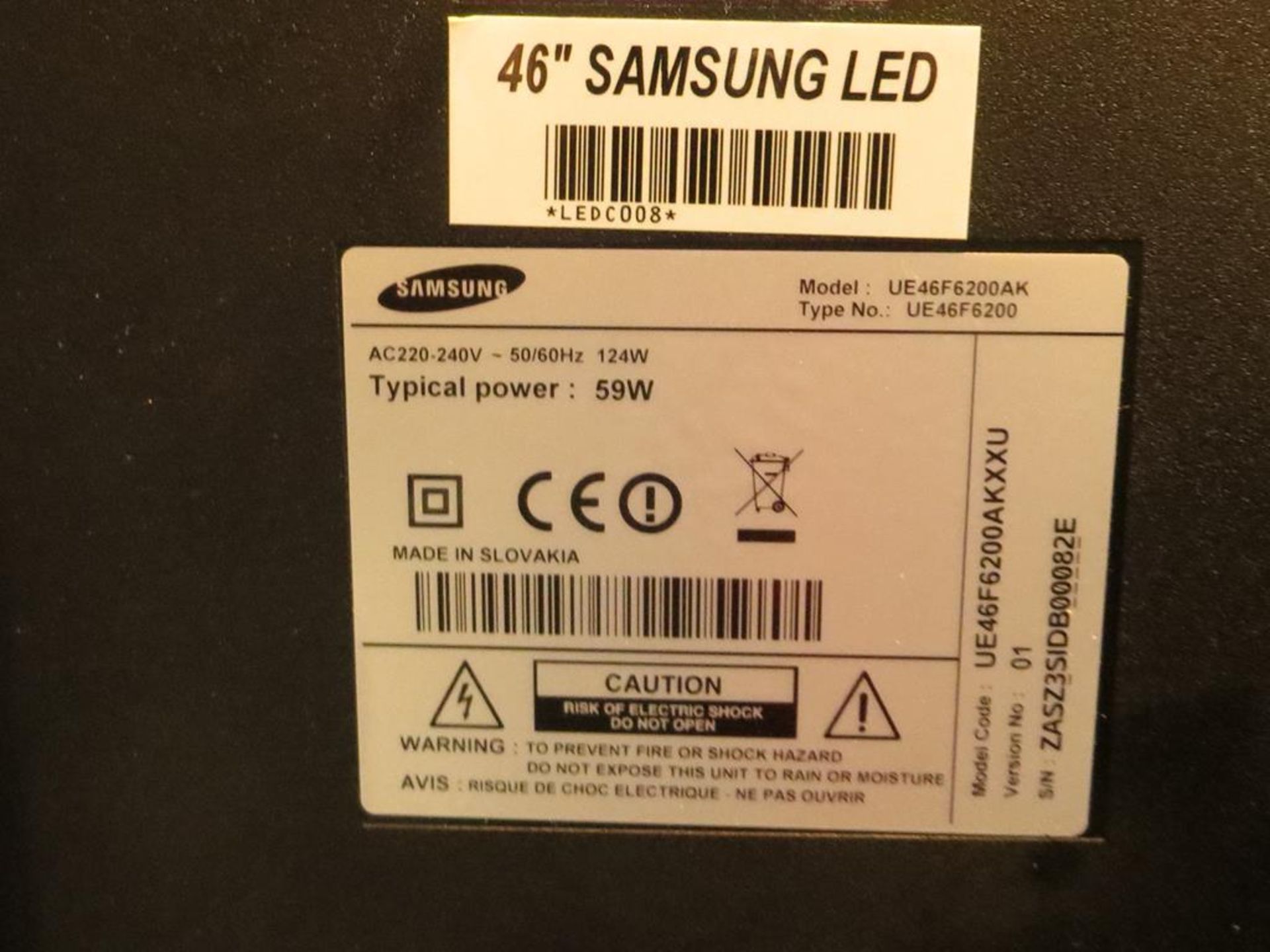 Samsung, 46" LED monitor, Model VE46F6200AM with Unicol, mount and remote control in transit case: - Image 3 of 3