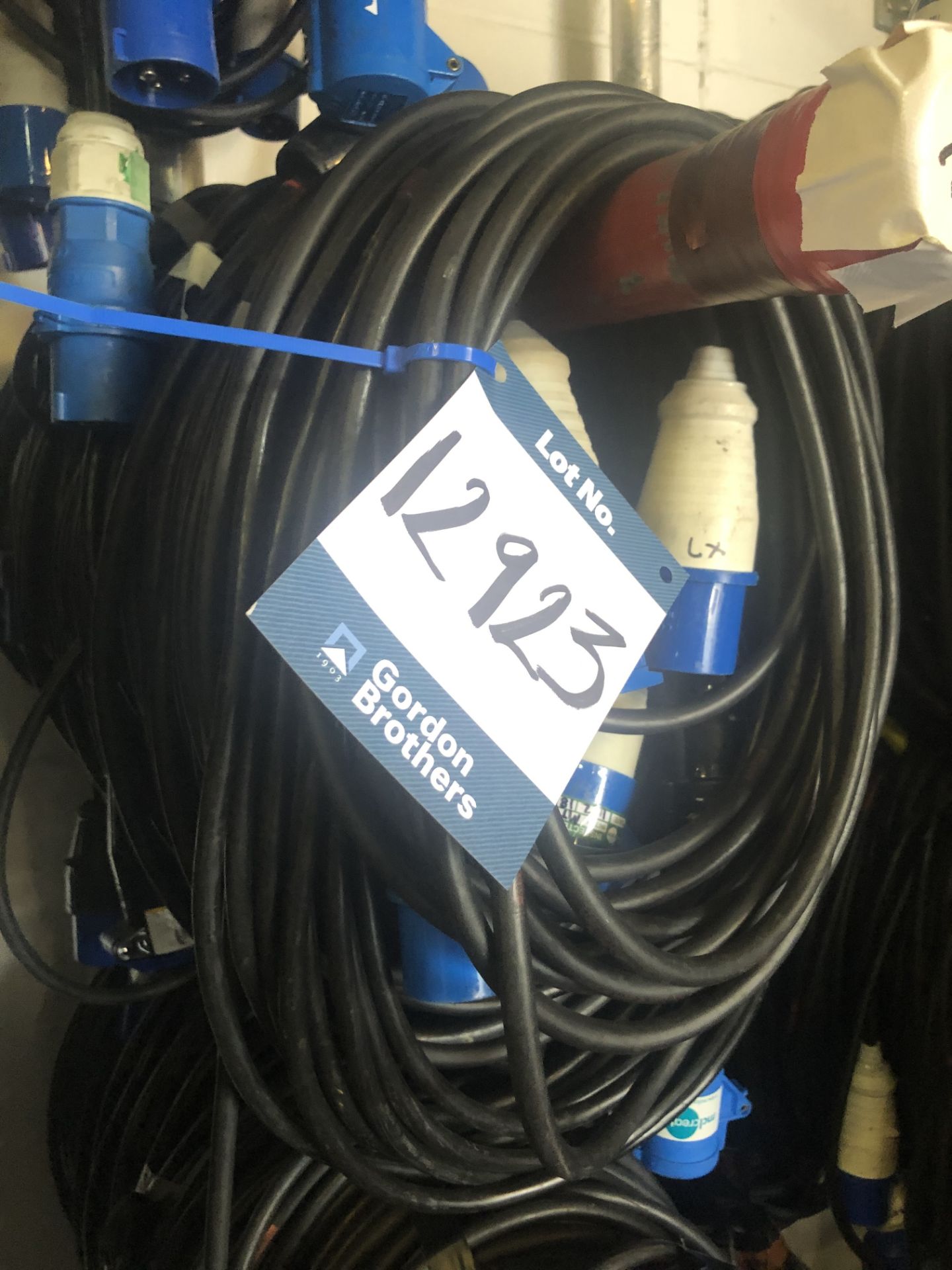 13x No. 10m 16 amp TRS cables