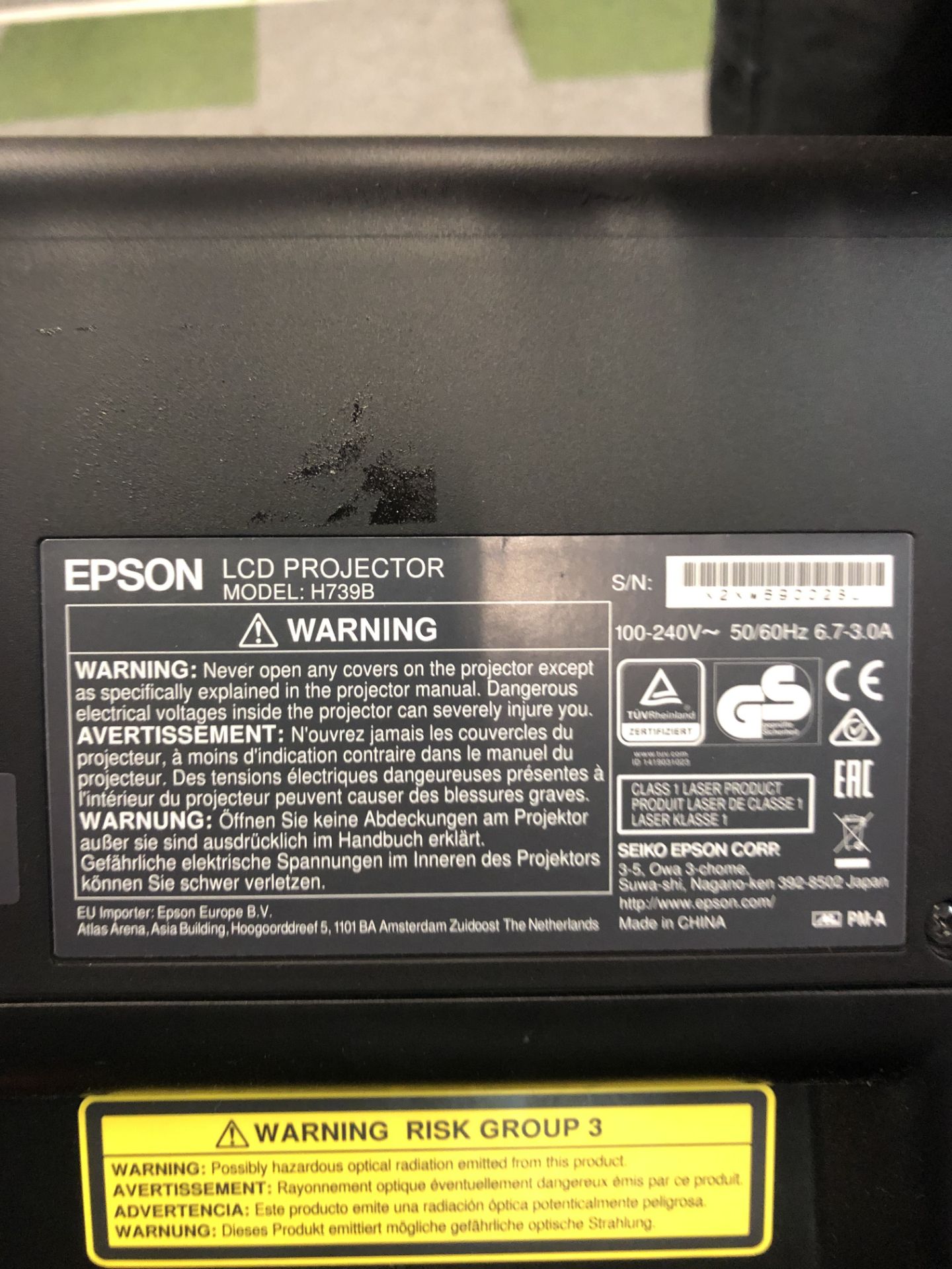 Epson, EB-1405U/H7359B 8K laser projector with han - Image 2 of 2