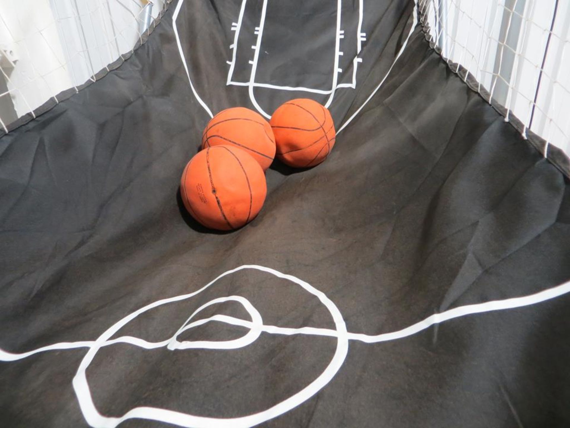 Shootout hoop electronic folding basketball game with 3 No basketballs : Unit 500, Eckersall Road, - Bild 3 aus 4