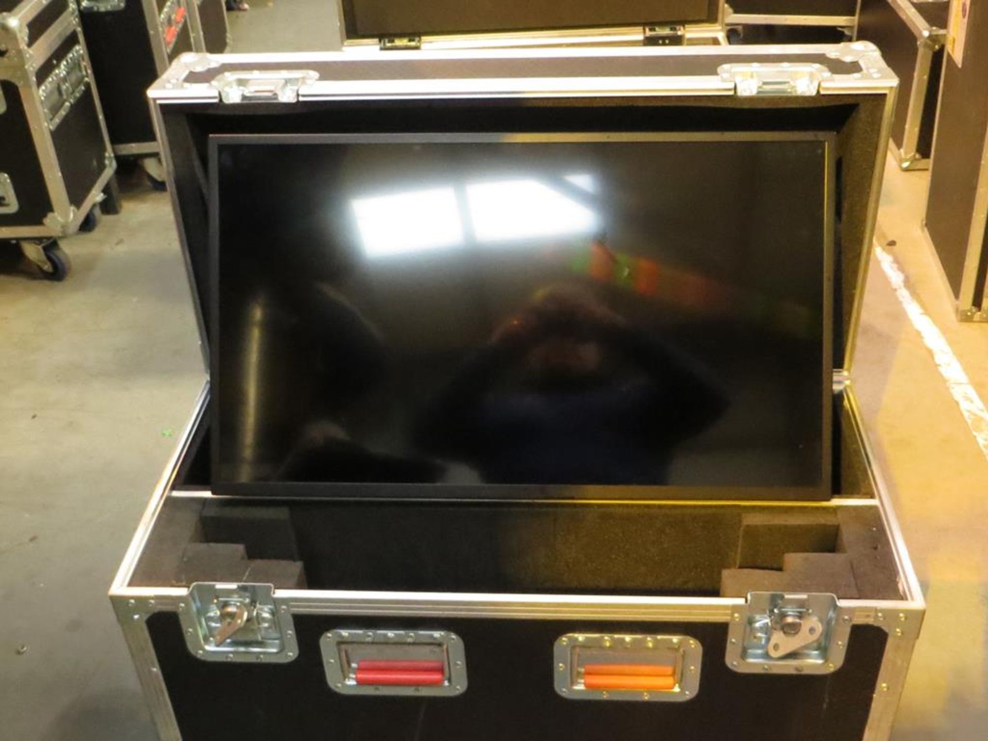 Panasonic, 32" LED monitor, Model TH320F1E with remote control and wall mount in transit case: - Image 2 of 3