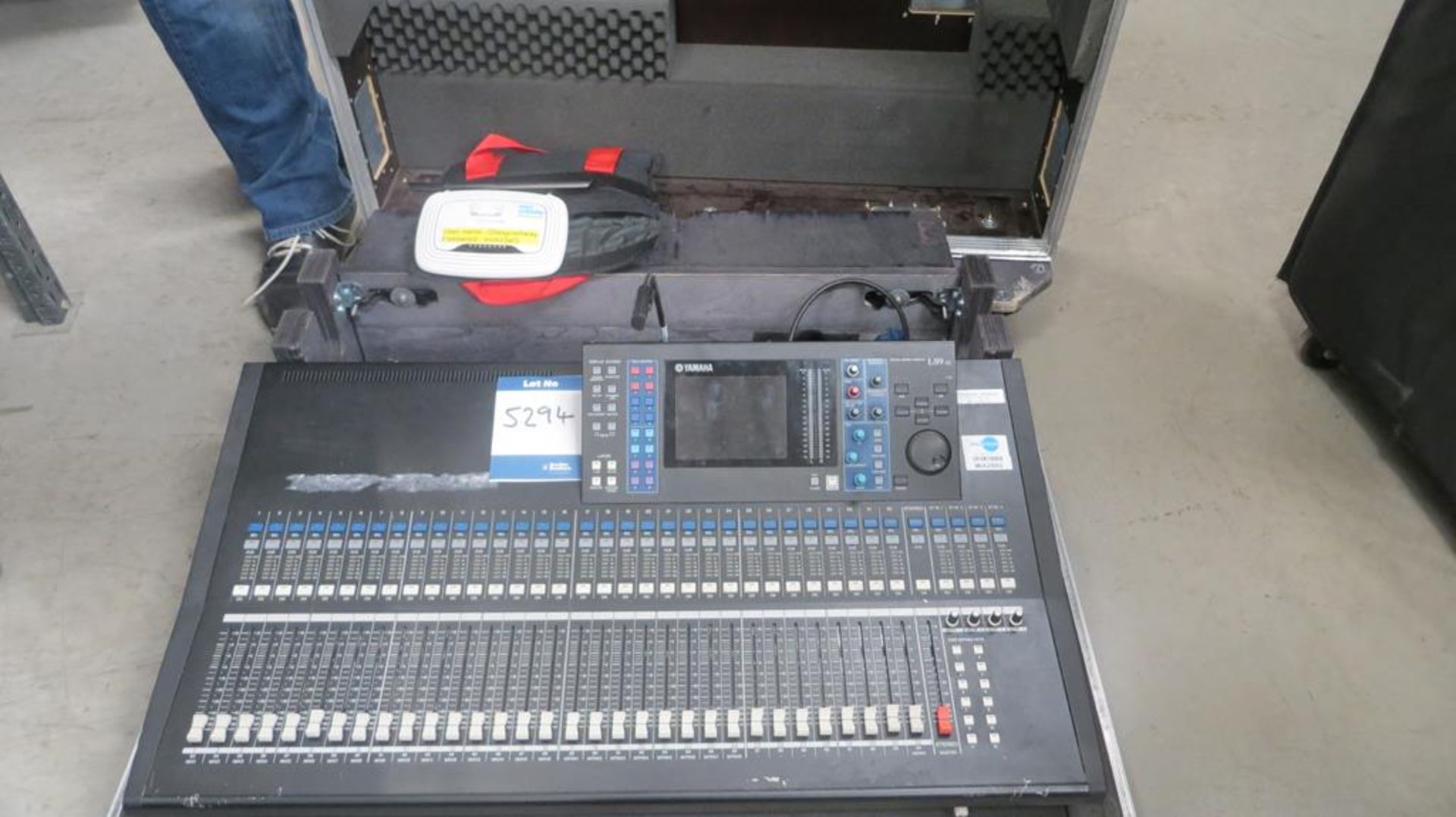 Yamaha, digital mixing desk in transit case, Model