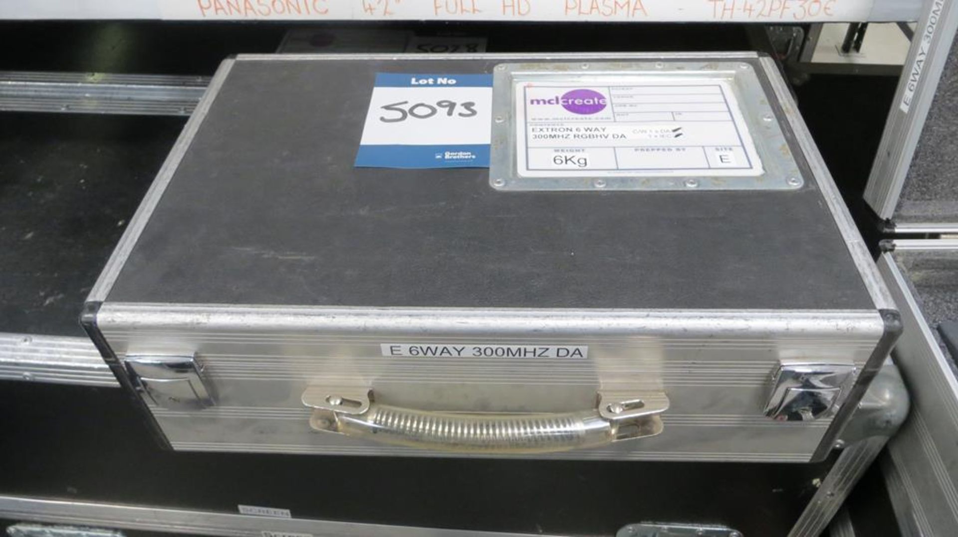 Extron, distribution amplifier in transit case, Mo - Image 3 of 3