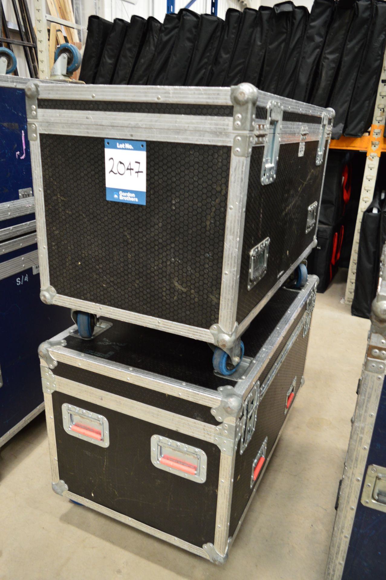 2x No. mobile flight cases, 1025 x 525 x 520mm and