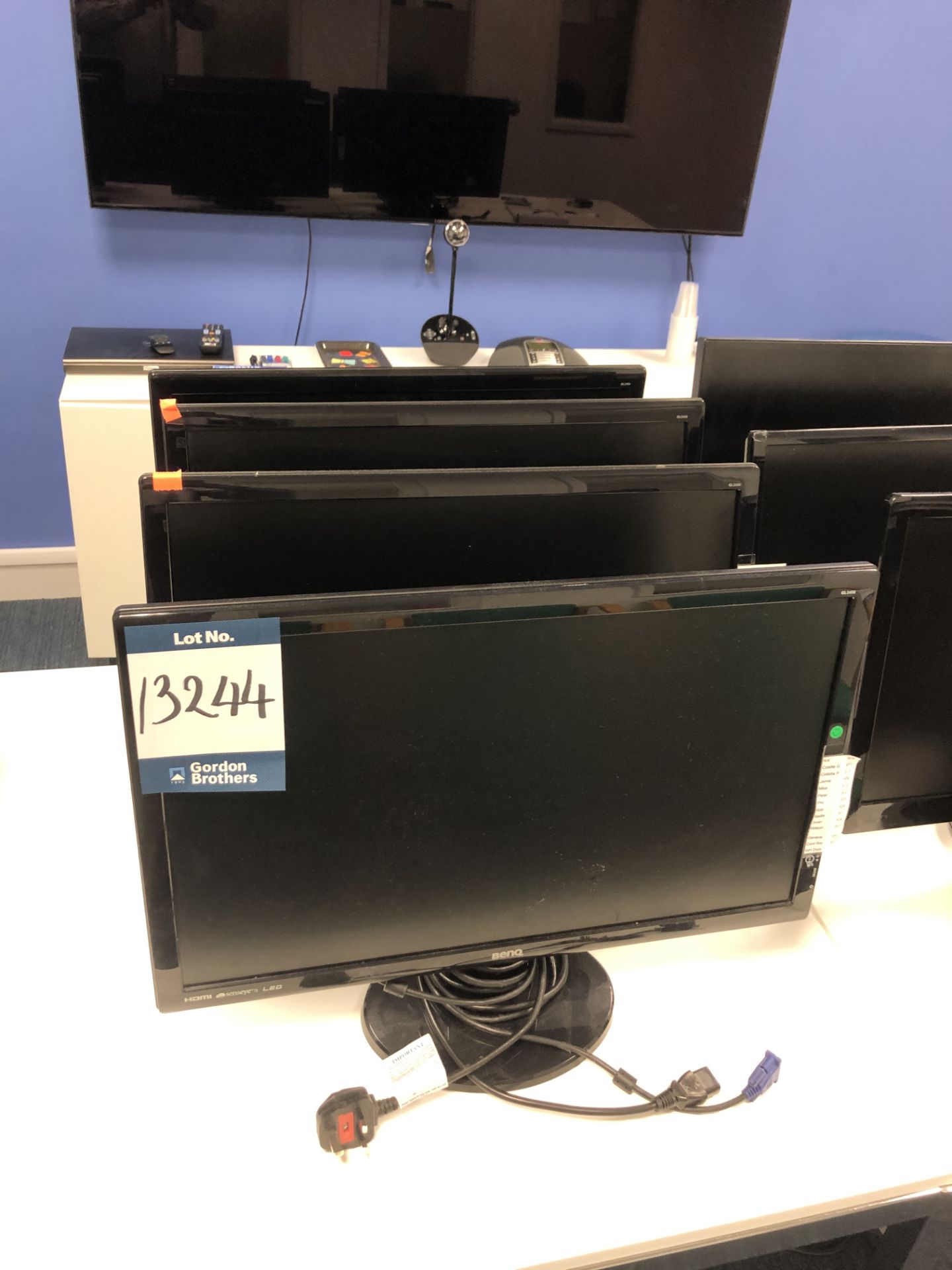 4x No. Benq, GL2450 24" monitors