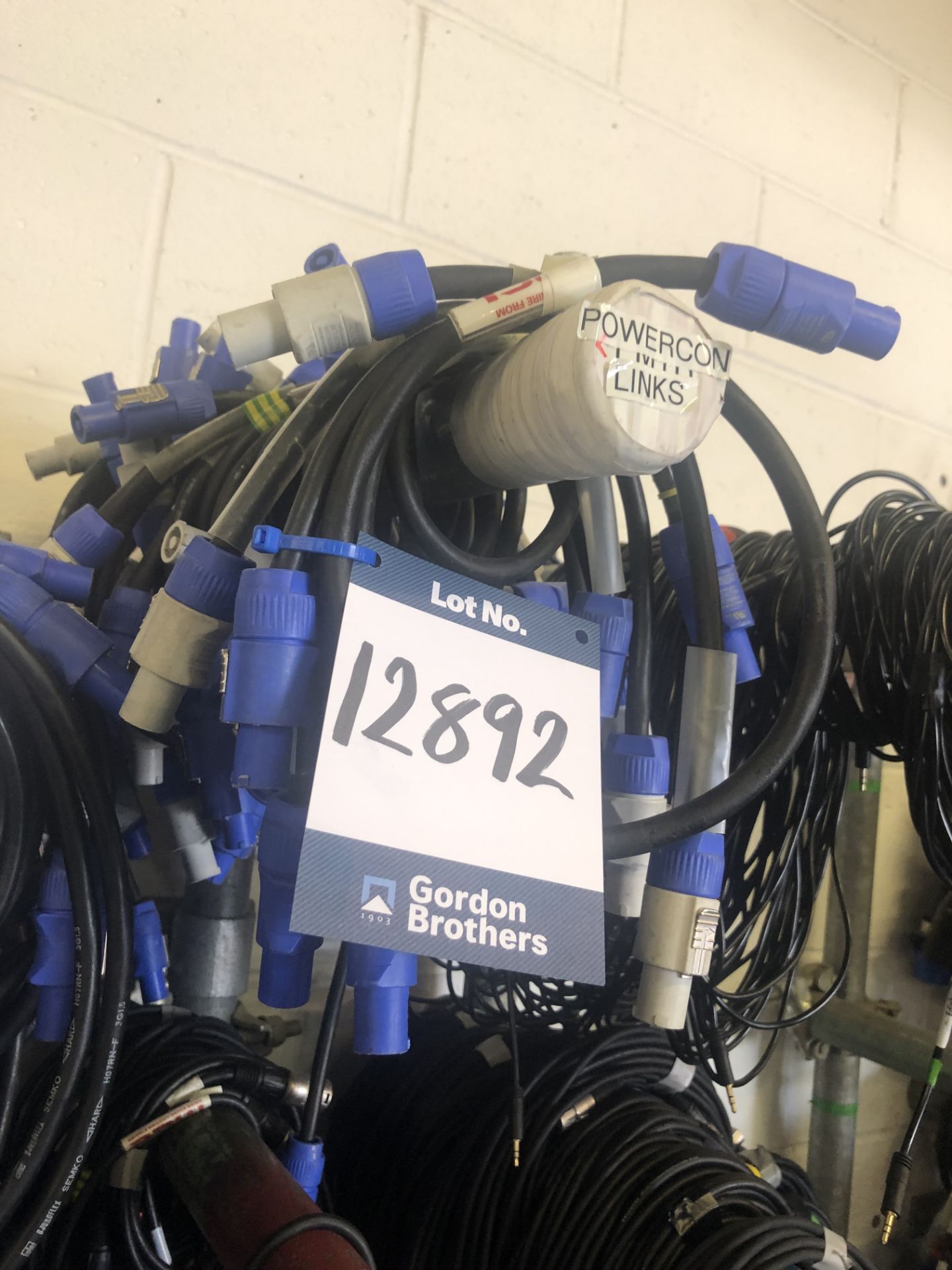 30x No. power comm link cables