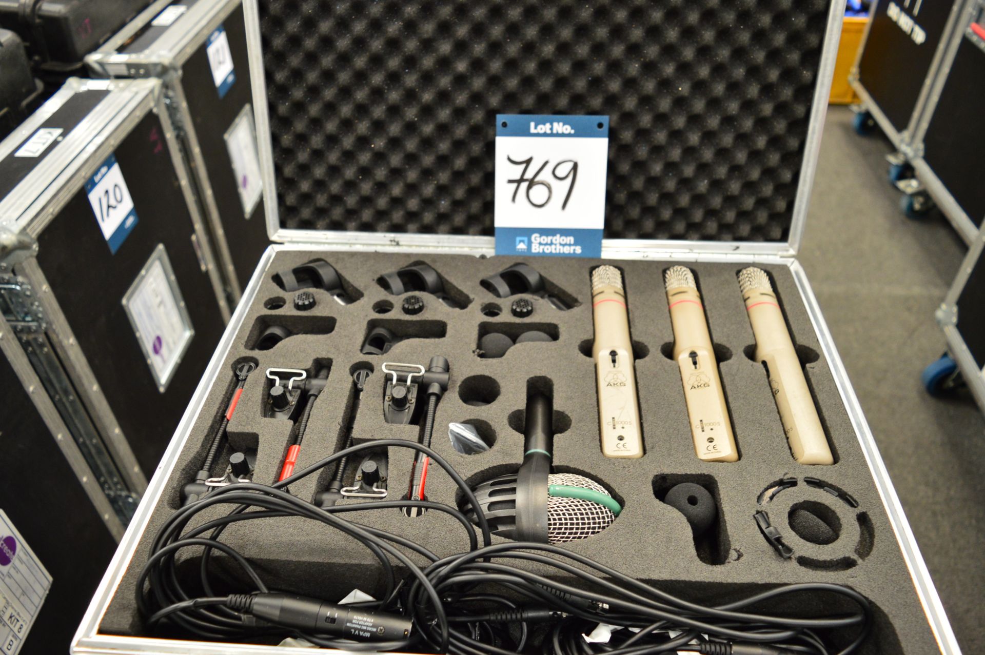 AKG Harman, drum microphone kit comprising: 2x No.