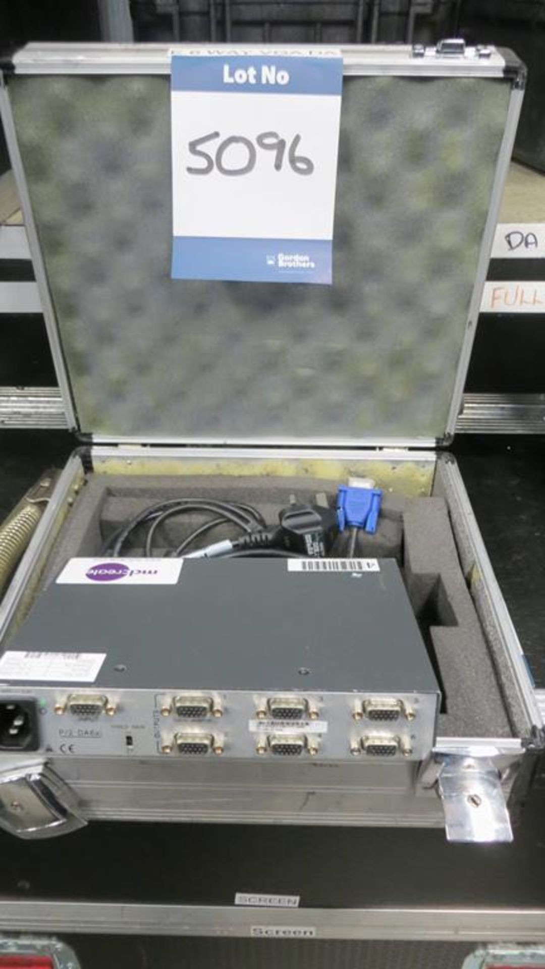 Extron, VGA distribution amplifier in transit case - Image 2 of 3