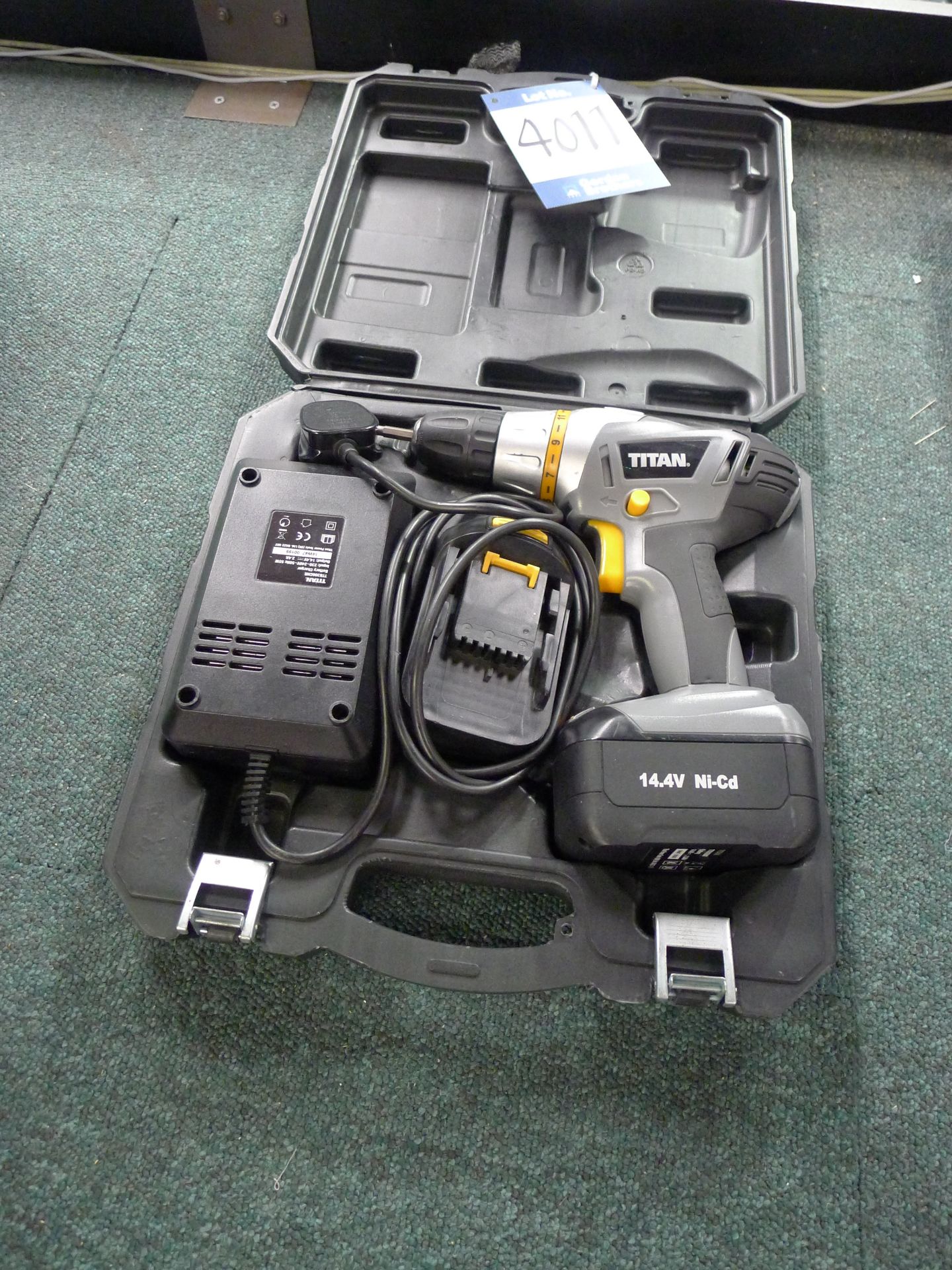Titan 14 V Drill Driver with Charger and Spare Bat