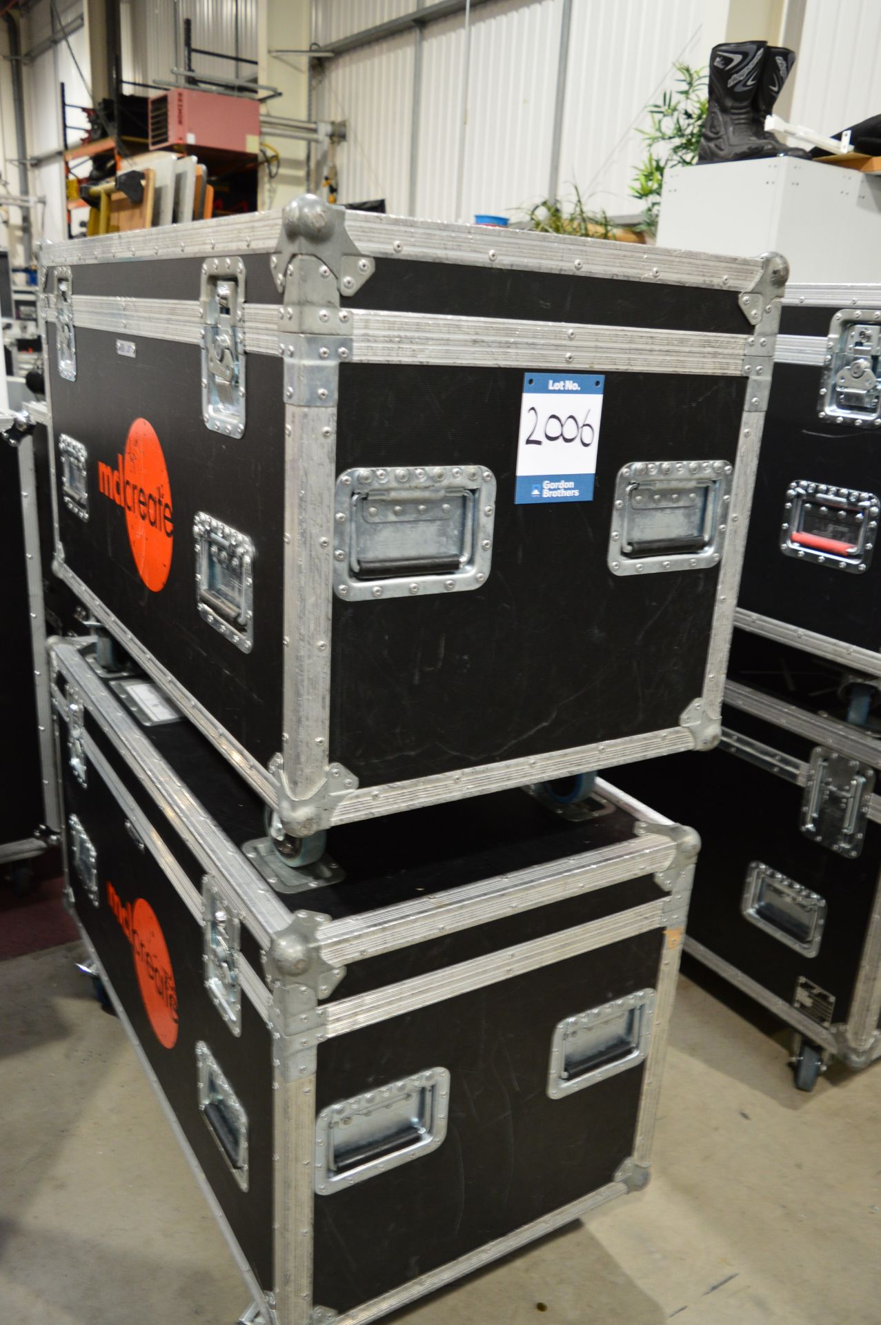 2x No. mobile flight cases, 1160 x 590 x 590mm: Un