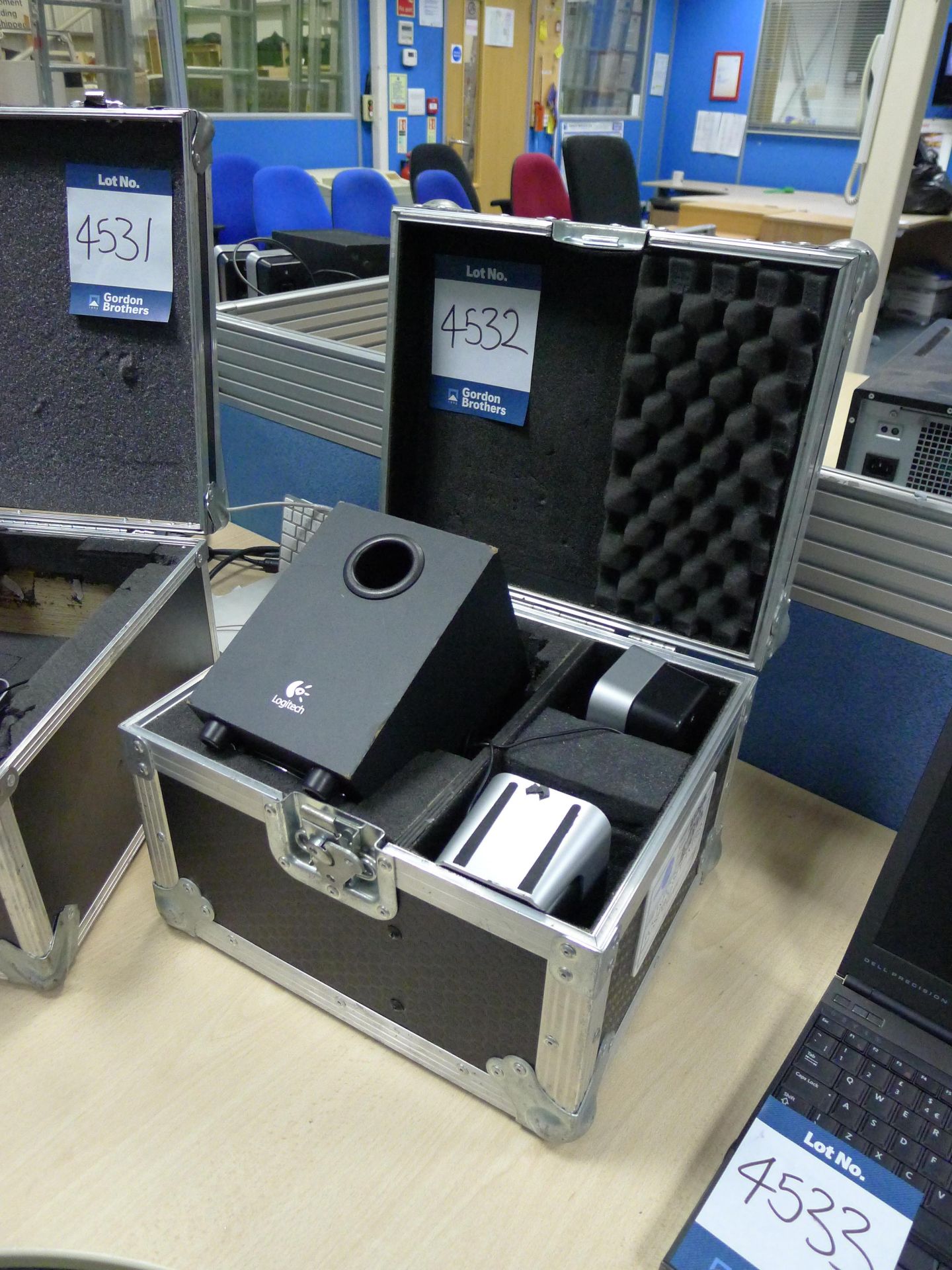 Logitech Speaker Set with Flight Case: Unit 500, E