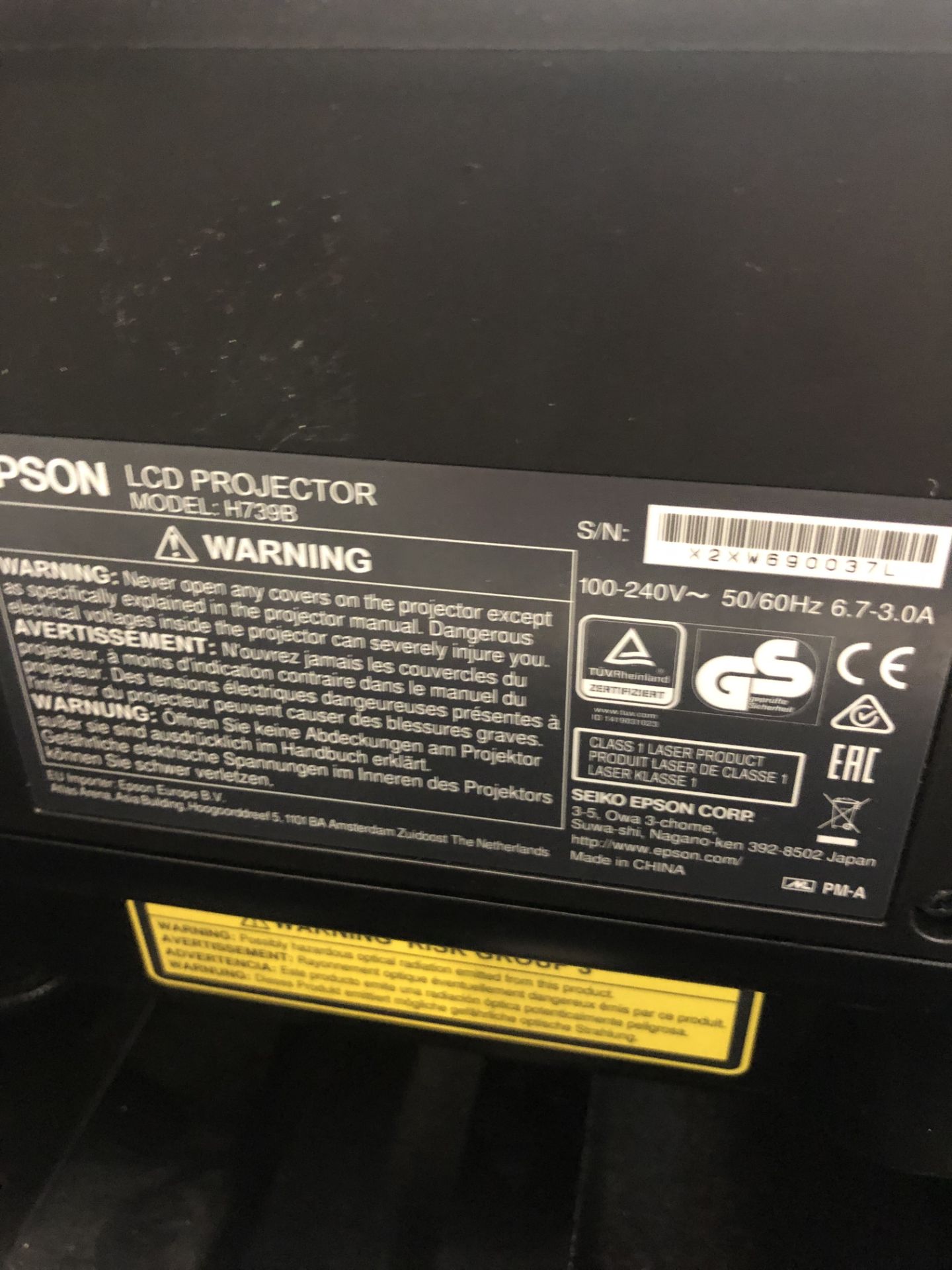 Epson, EB-L1405U/H739B 8K laser projector with han - Image 2 of 2